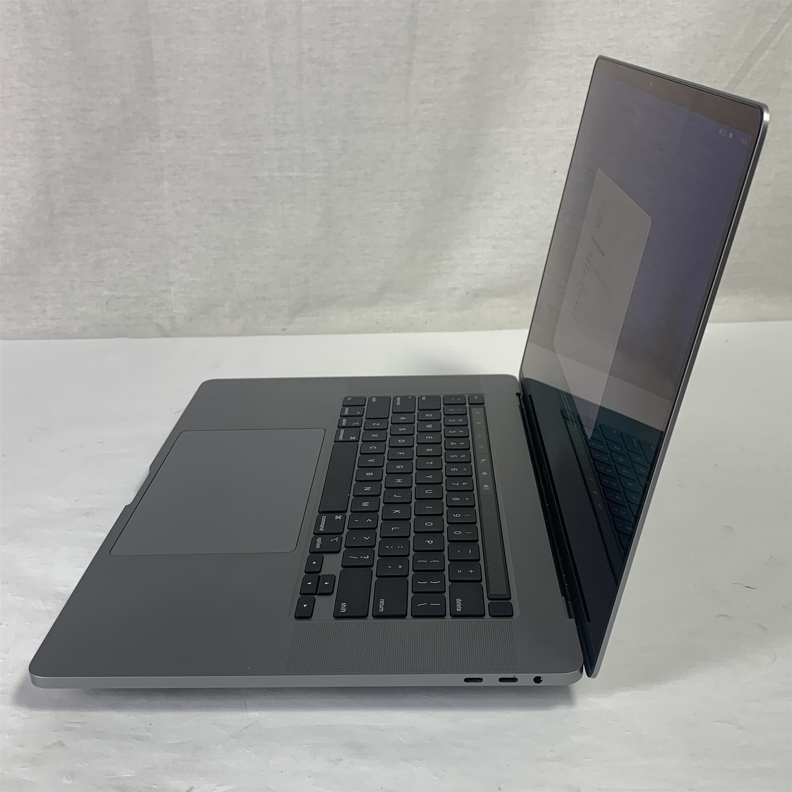 Apple MacBook Pro A2141 (2019) 16″ Laptop Core i9-9980HK 2.3GHz 16GB – 500GB SSD