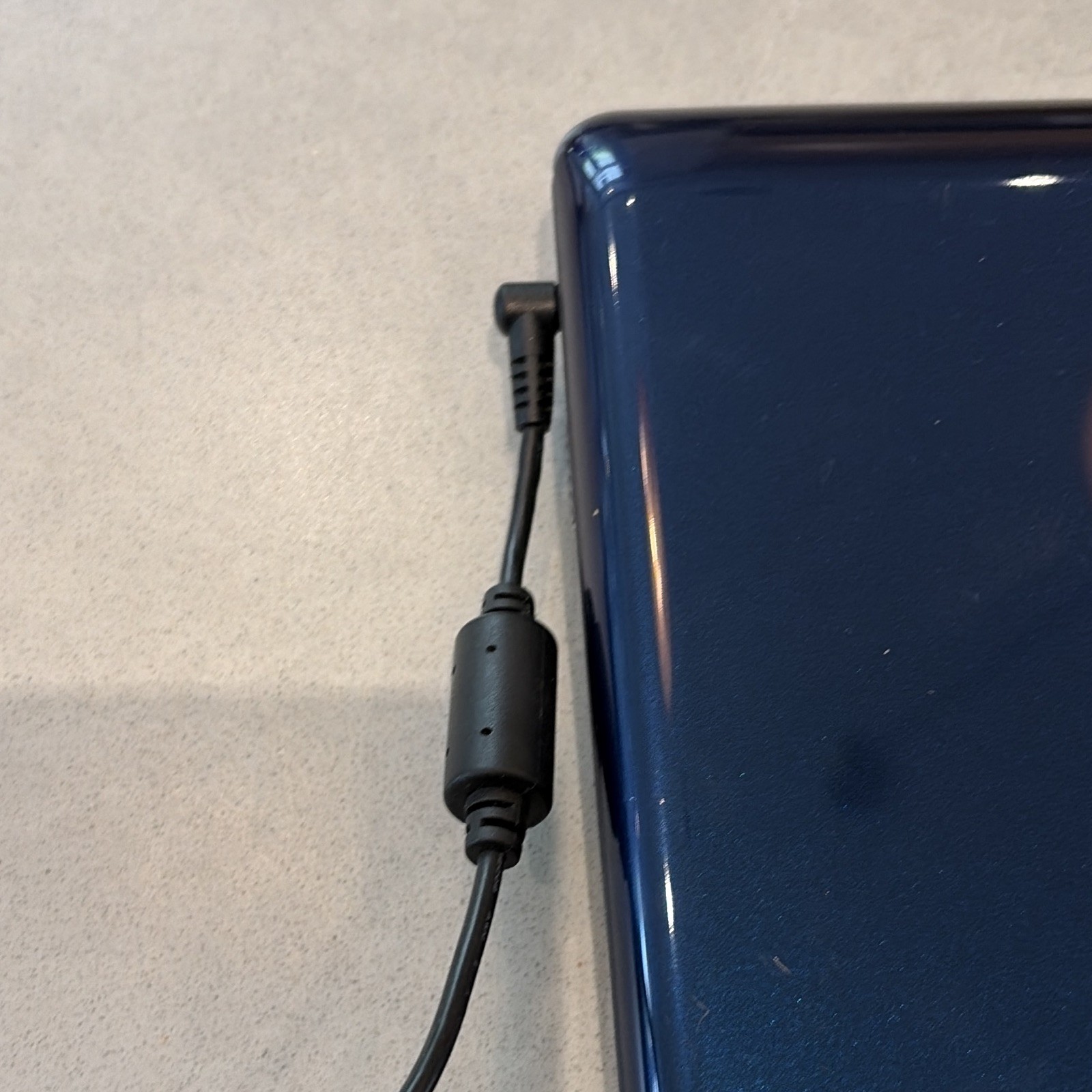 ASUS Eee PC 1005HA Netbook, Intel atom, windows 7. 1024mb installed memory