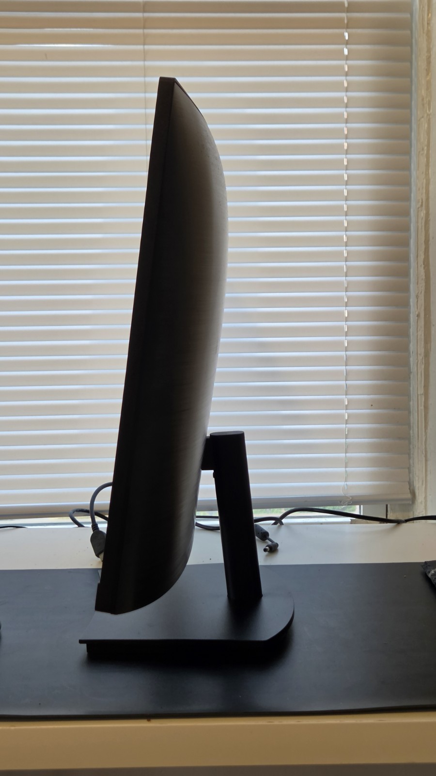 Philips E Line 272E1CA 27″ Curved LCD Monitor 1080p 75Hz Speakers Black