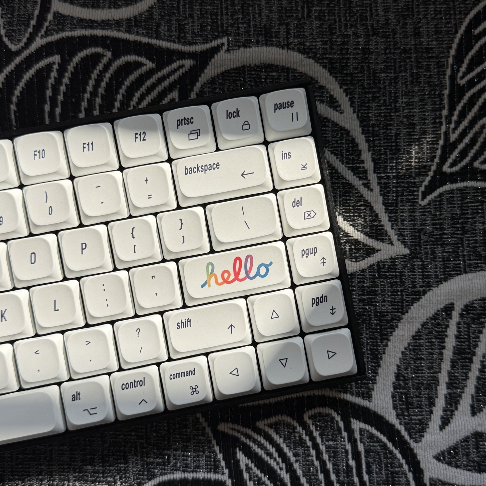 Minimalist Low-Profile Mechanical Keycaps with MAC Font for Kezhi I75 NuPhy