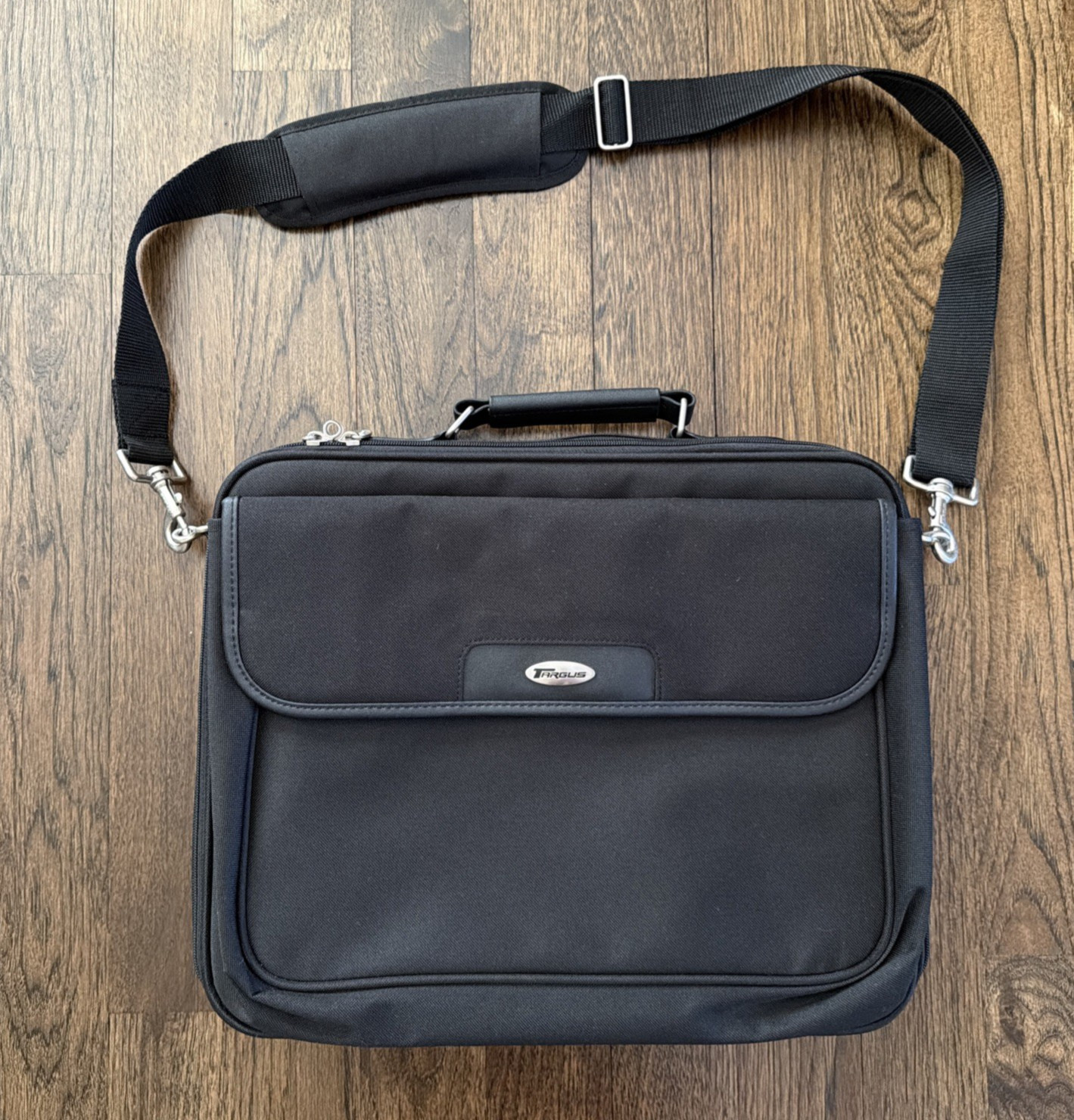 Targus Laptop Black Bag With Shoulder Strap Large Outside Pockets Handle OCN1-04