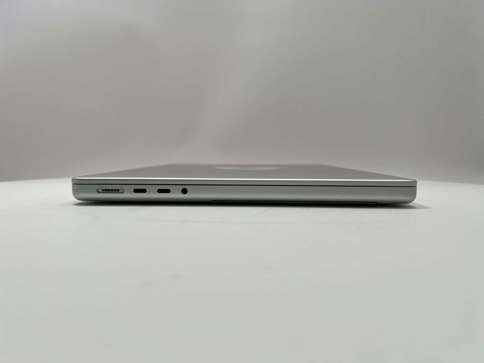 MacBook Pro (2021) 14″ – M1 Max 32-Core GPU – 64GB 2TB – AC+ 8/27 • 75 Cy (Read)