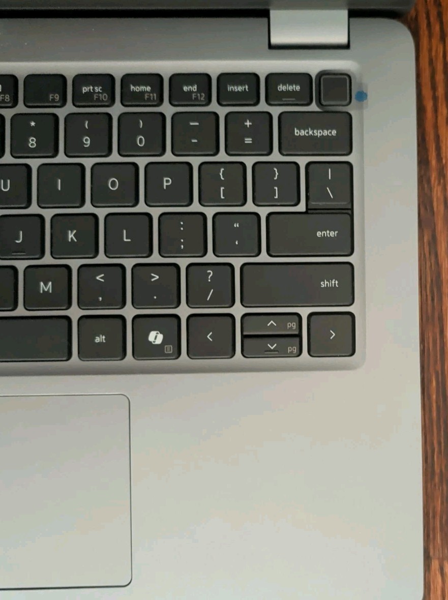 Dell Latitude 5450 14″ 32GB 512GB, Titan Grey NOS minor cosmetic flaw