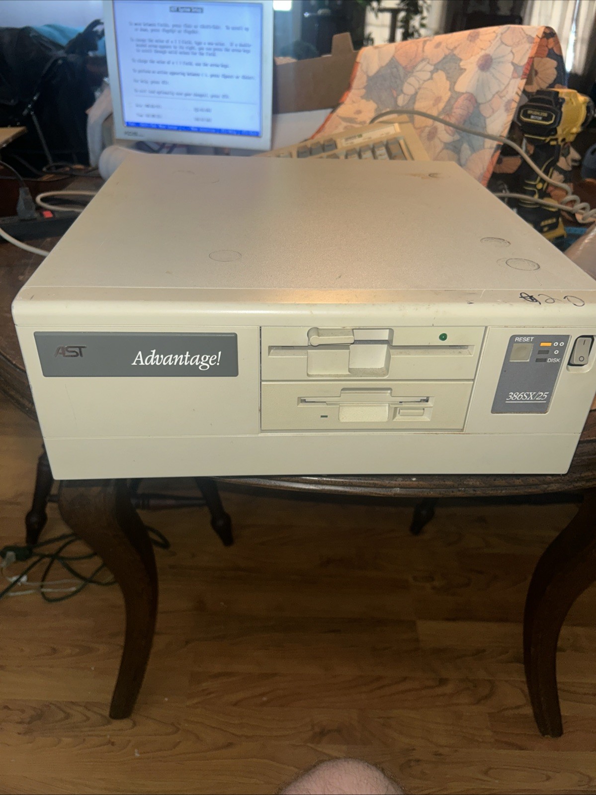 AST 386SX-25 Desktop Computer – Powers On To Bios