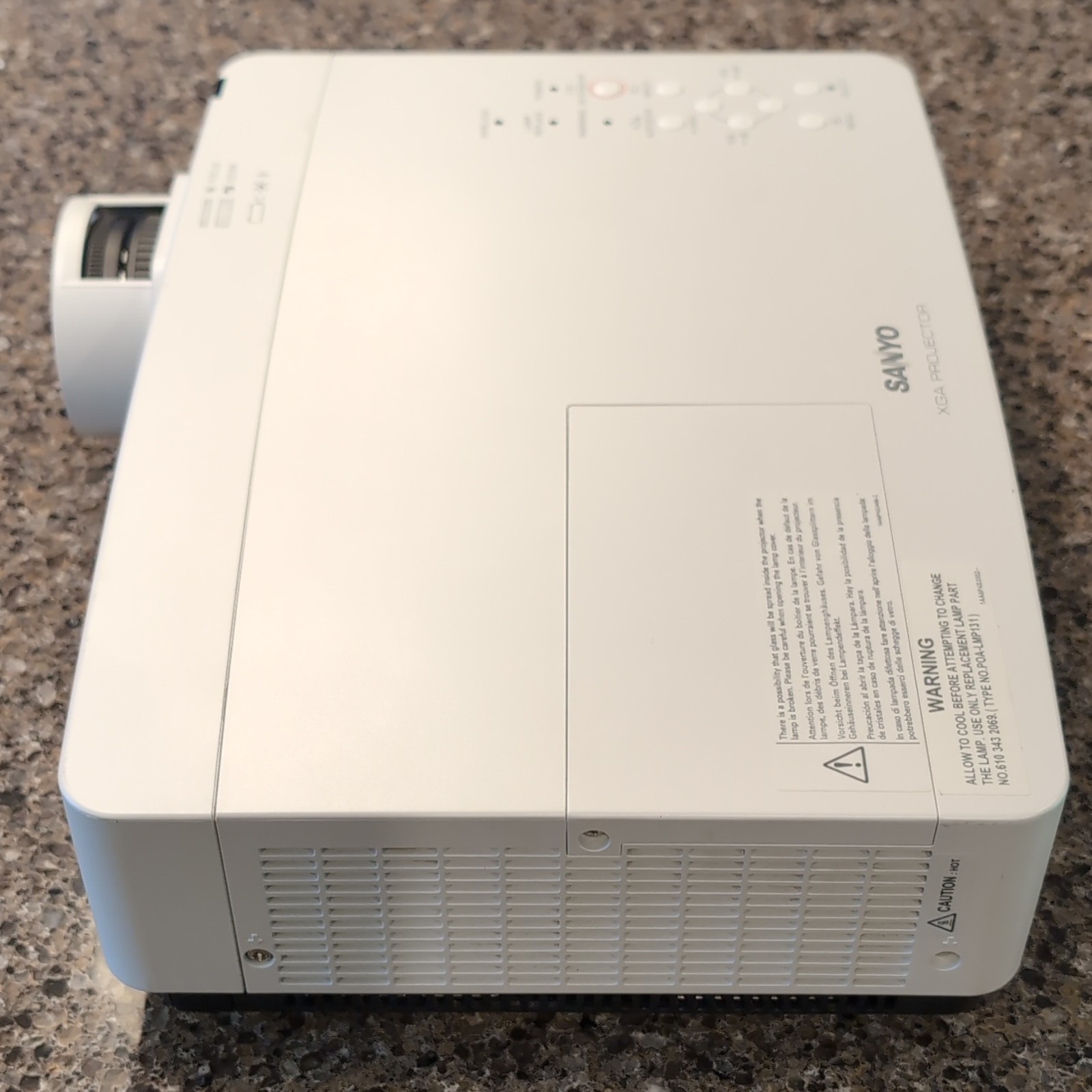 SANYO PLC-XU355 LCD Projector XGA 4000 ANSI 2000:1 Speakers VGA USB White