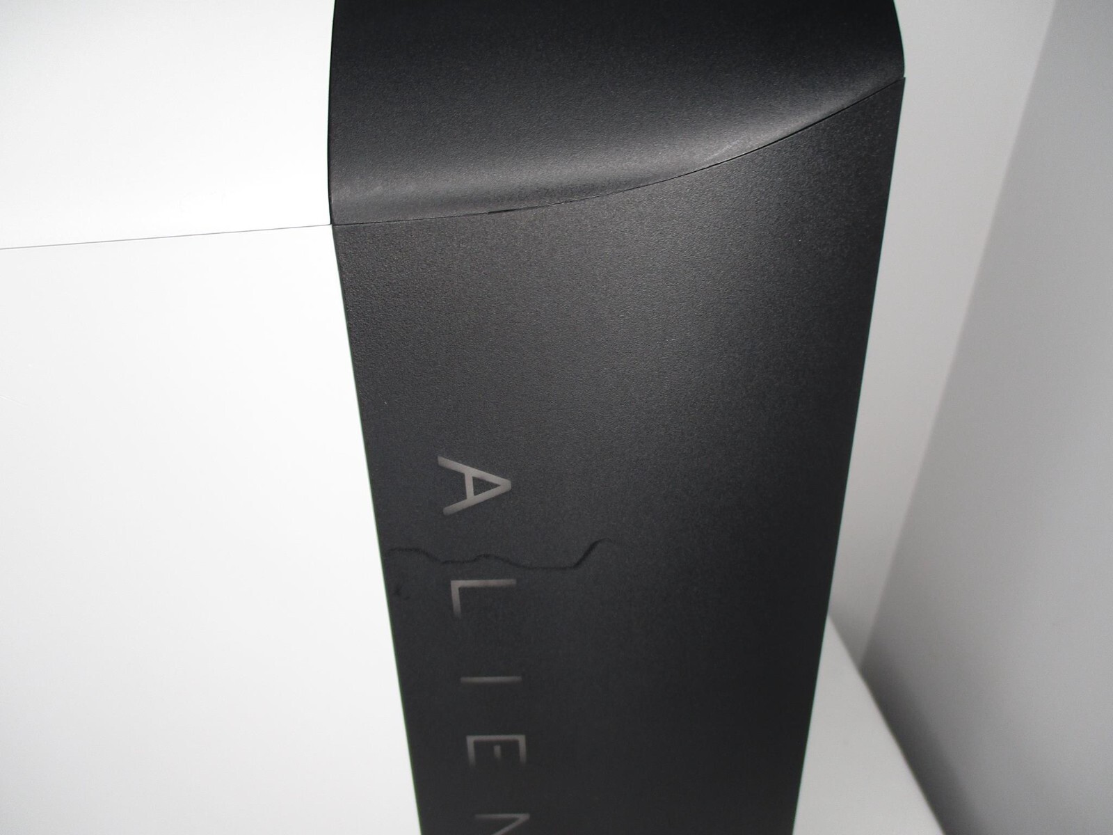 Alienware Aurora R12 i9-11900KF LiquidCool 32GB 1TB NVMe+2TB HDD 1000W – NO GPU