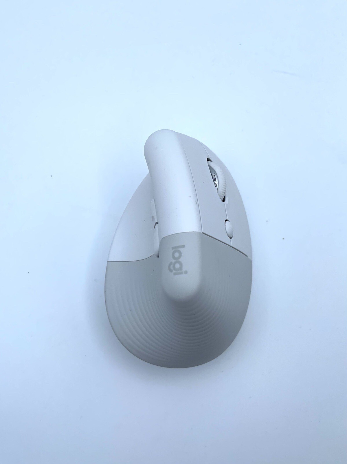 Logitech – Lift Vertical Ergonomic Wireless Mouse – Off-White (No Battery Cover)