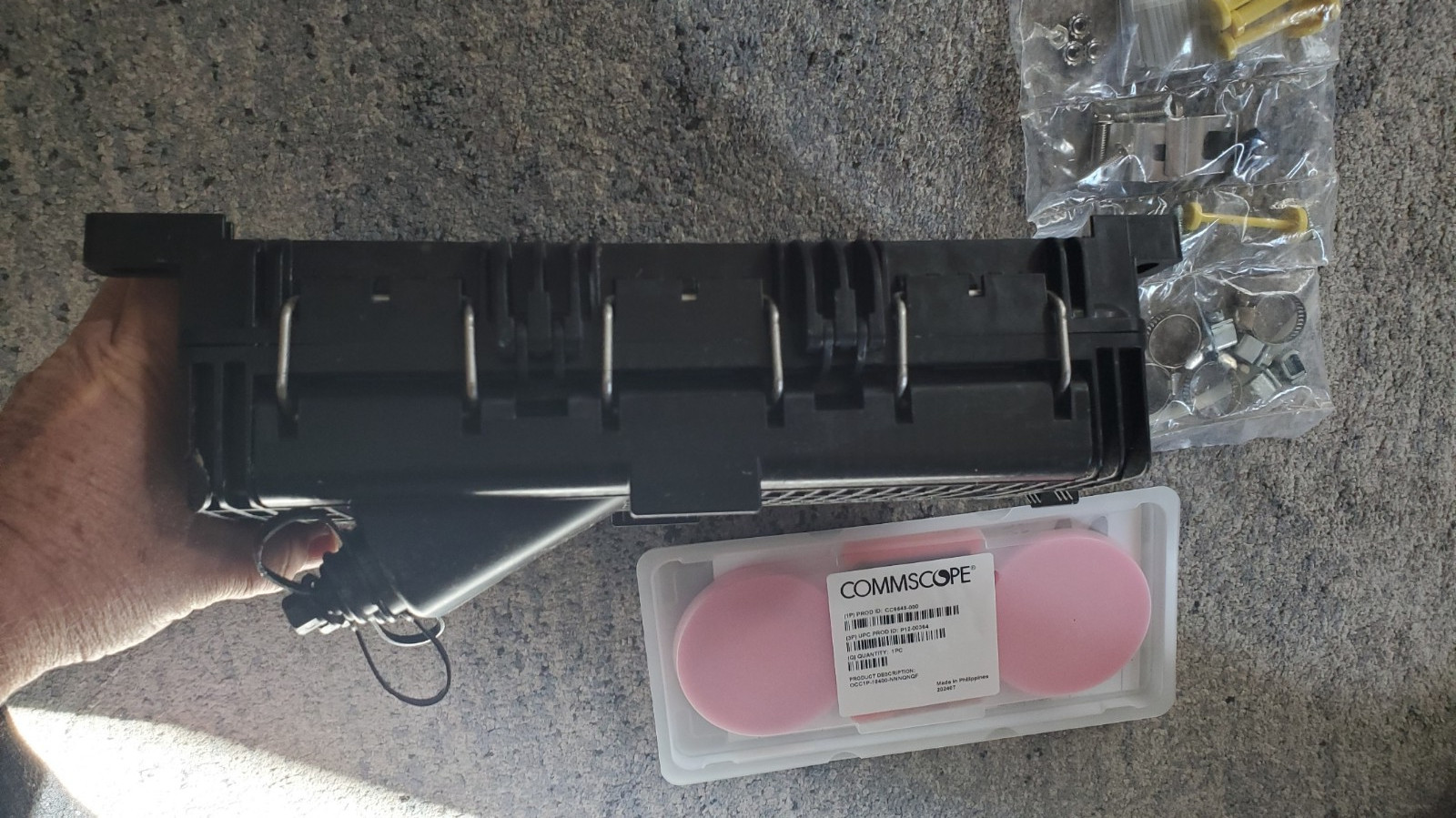 CommScope Fiber Mini-OTE 300 Enclosure 760256493 w/ 1X4 Splitter OCC1P-10400 Kit