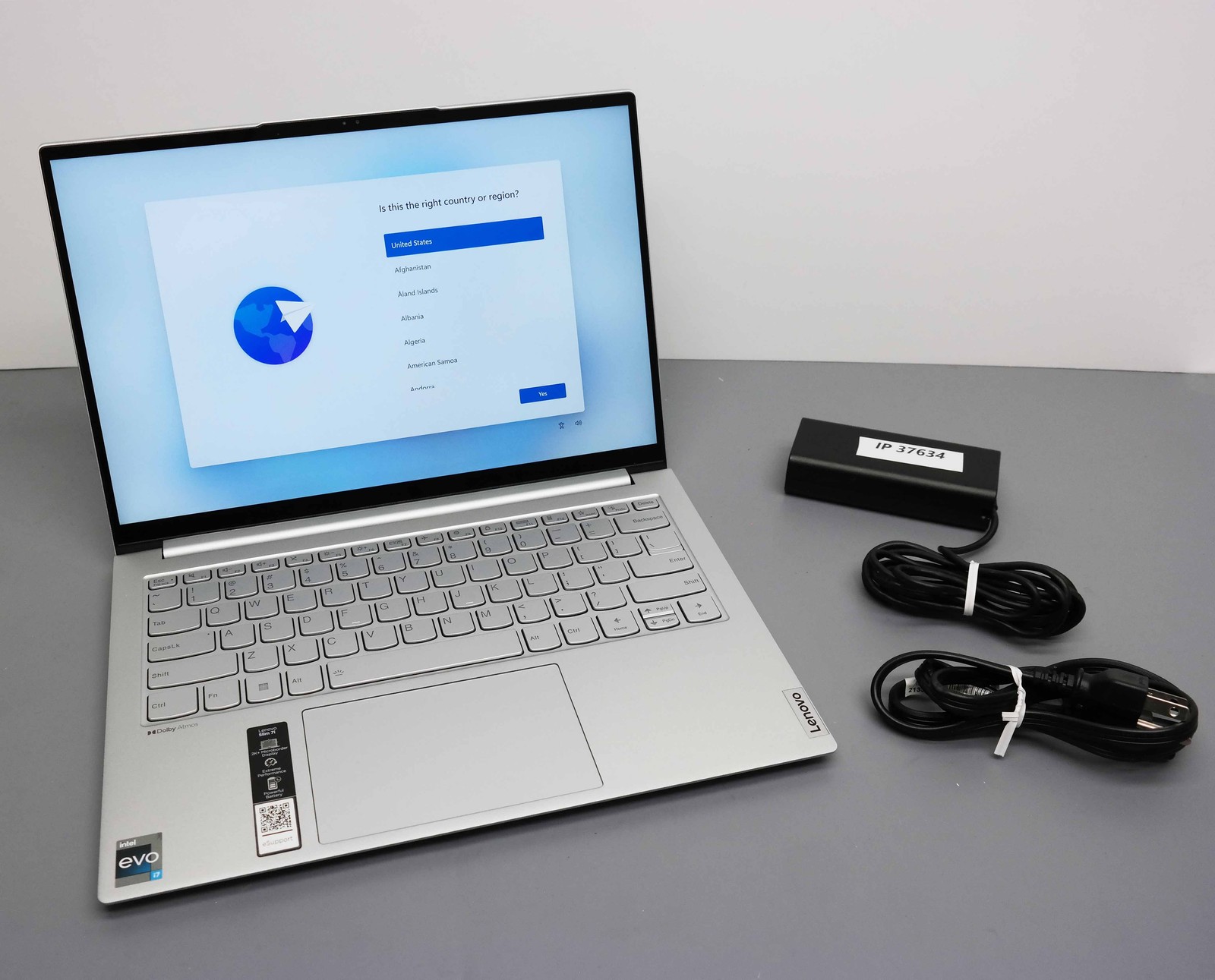 Lenovo Slim 7 14IAP7 14” Core i7-1260P 16GB RAM 1TB SSD ISSUE