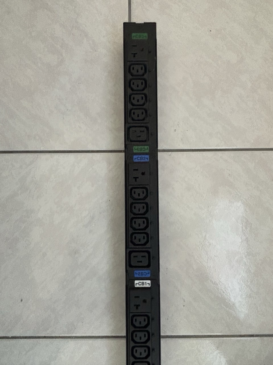 Chatsworth Products eConnect PDU 24-Out 120/208V 24A C13/C19 LED TS1032034