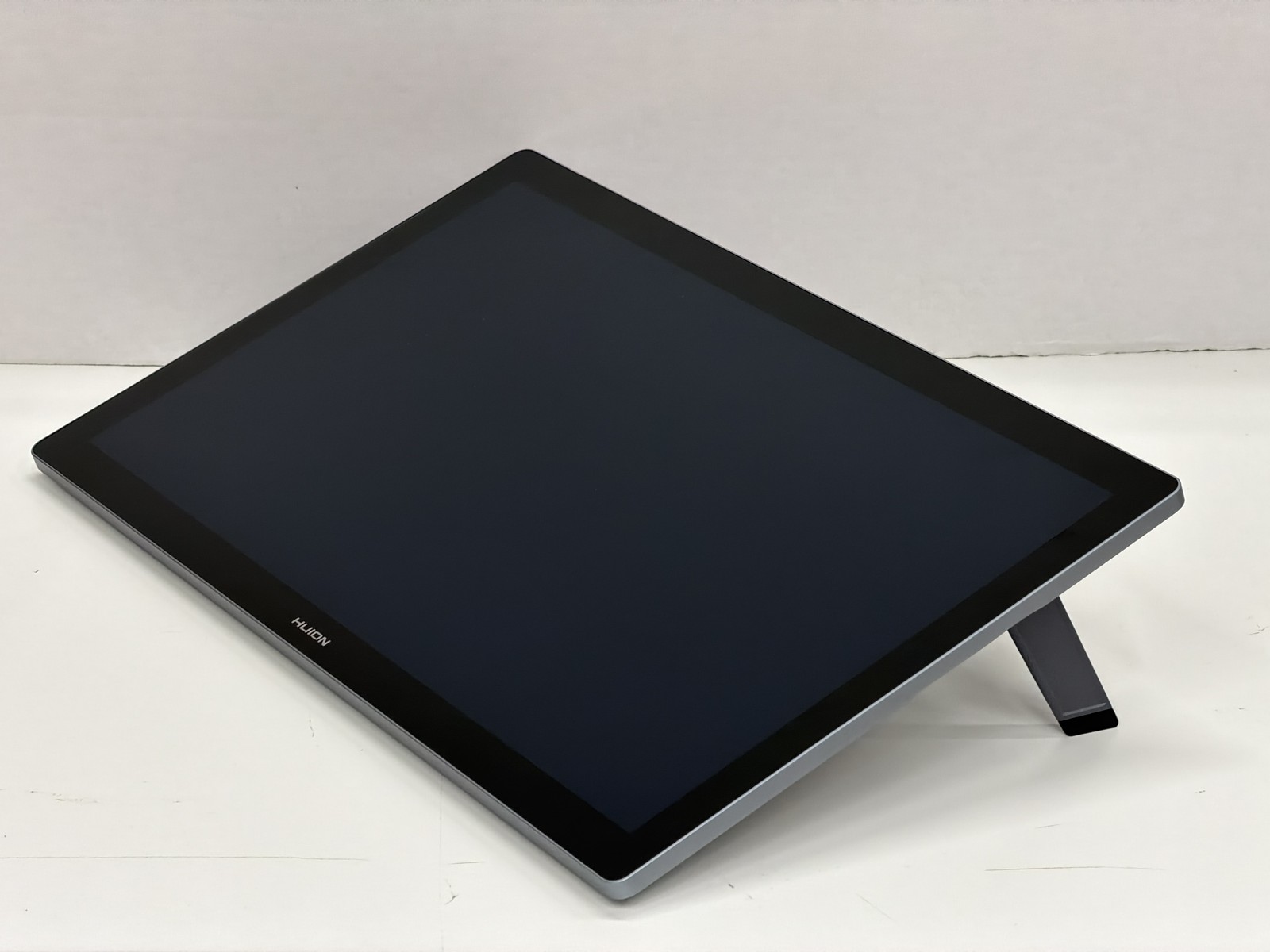Huion KAMVAS Pro 19 4K Graphics Drawing Tablet 18.4 Inch Pen Display Excellent