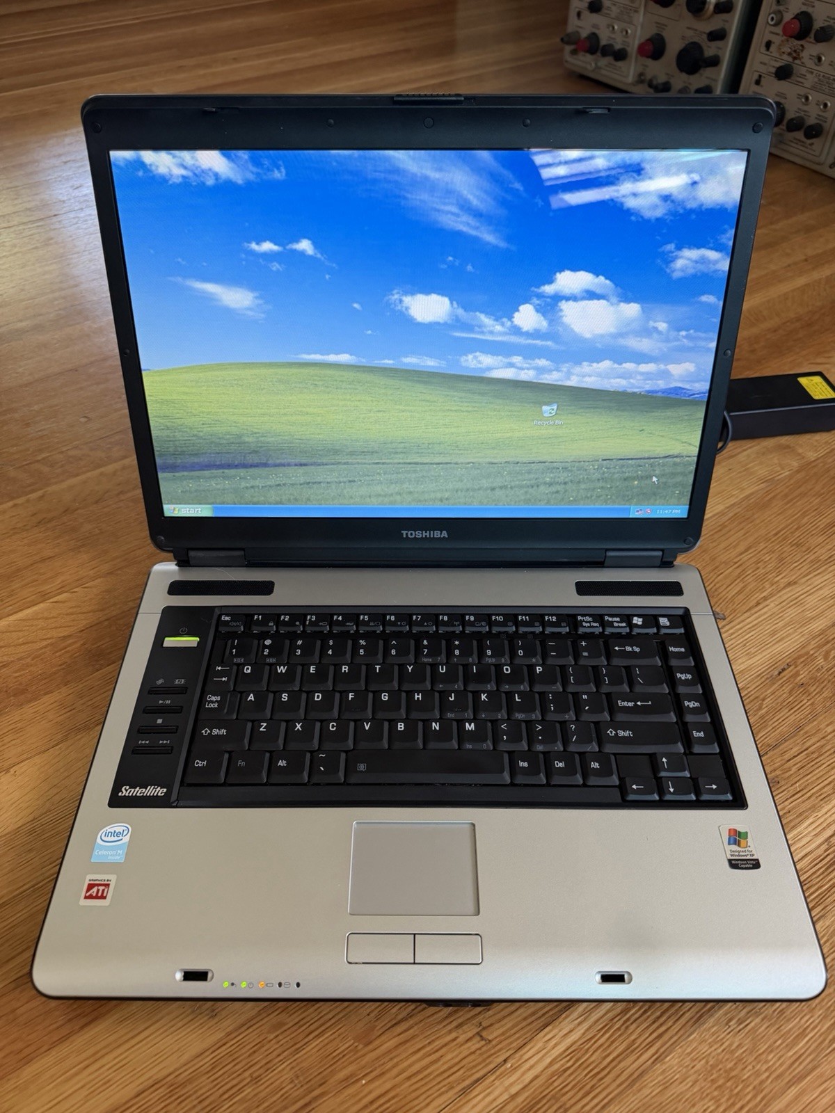 Toshiba Satellite A105 Retro Laptop Intel C2D 1.6GHz 500 MB RAM Windows XP