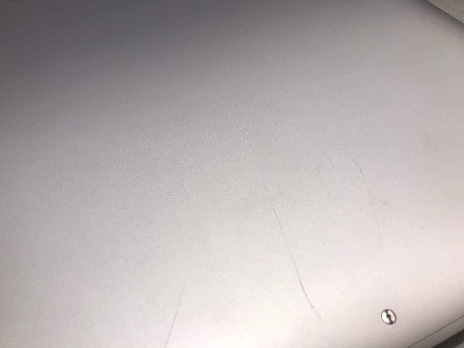 Apple MacBook Pro 2016 15″ A1707 i7 2.7GHz 16GB RAM 512GB SSD Gray – Decent
