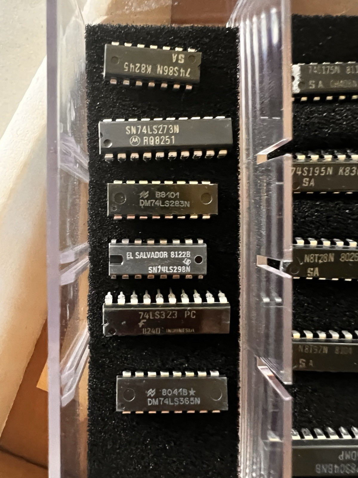 Apple Apple e Hardware Add On Kit 652-0507 Mixed Lot IC Chips Assortment