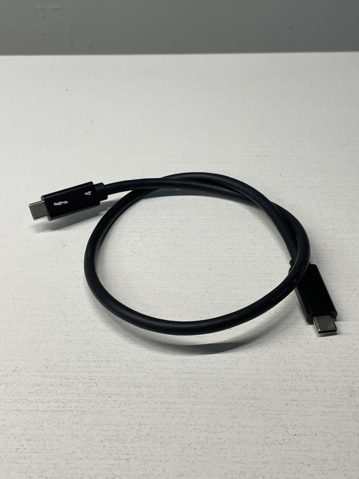 Thunderbolt 4 Cable USB-C 40Gbps 100W Charging Data Cable
