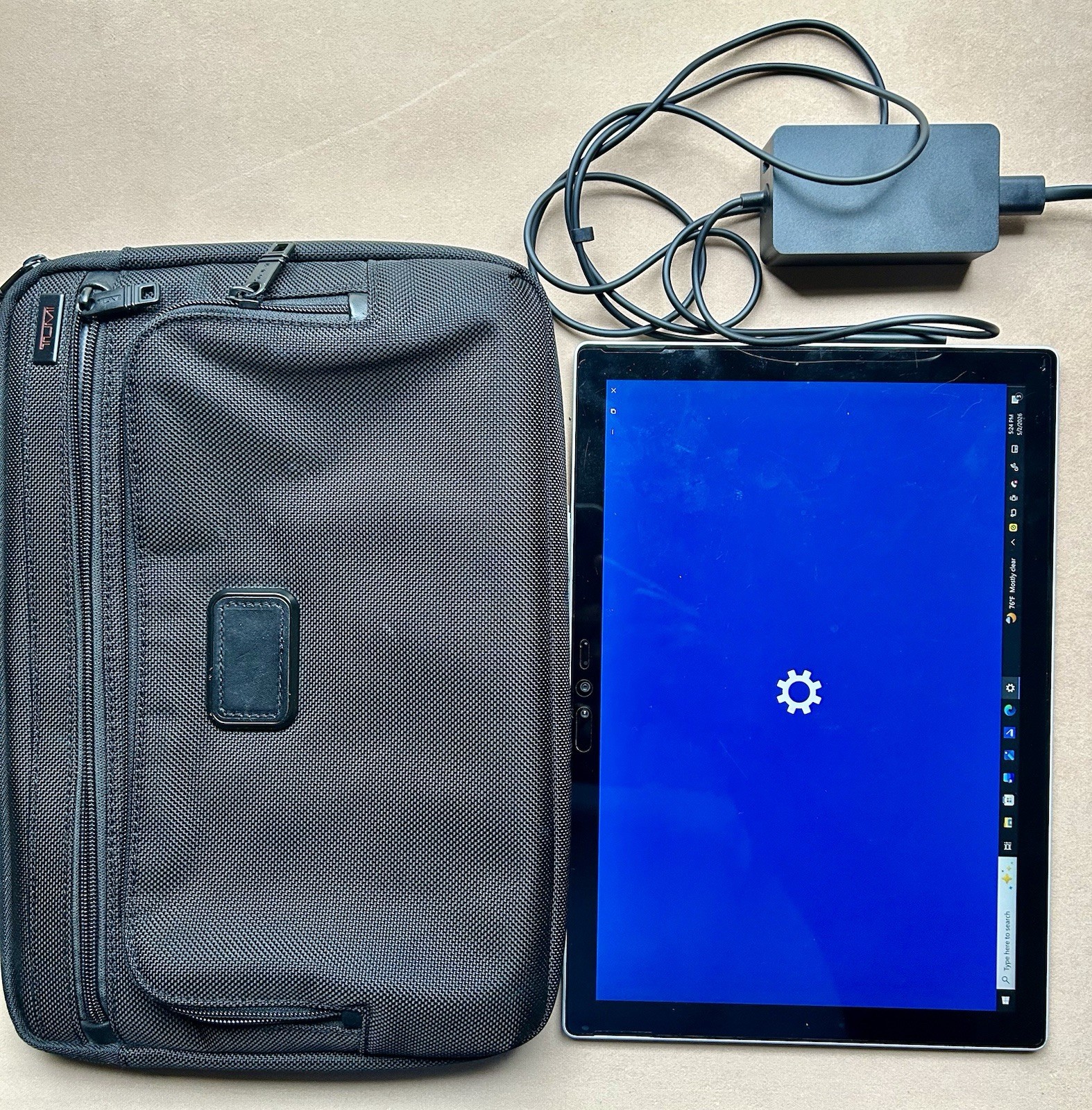 Microsoft Surface Pro 4 12.3in (Battery needs replacement – See Description)