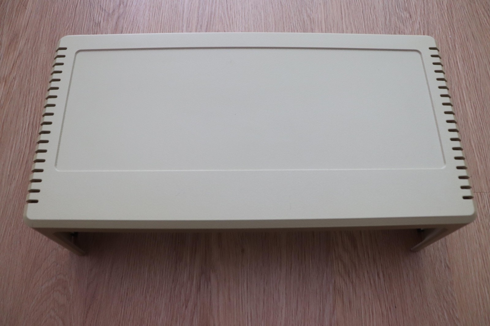VINTAGE APPLE II II+ IIE MONITOR STAND BEIGE, APPLE 815-0540 REV. A