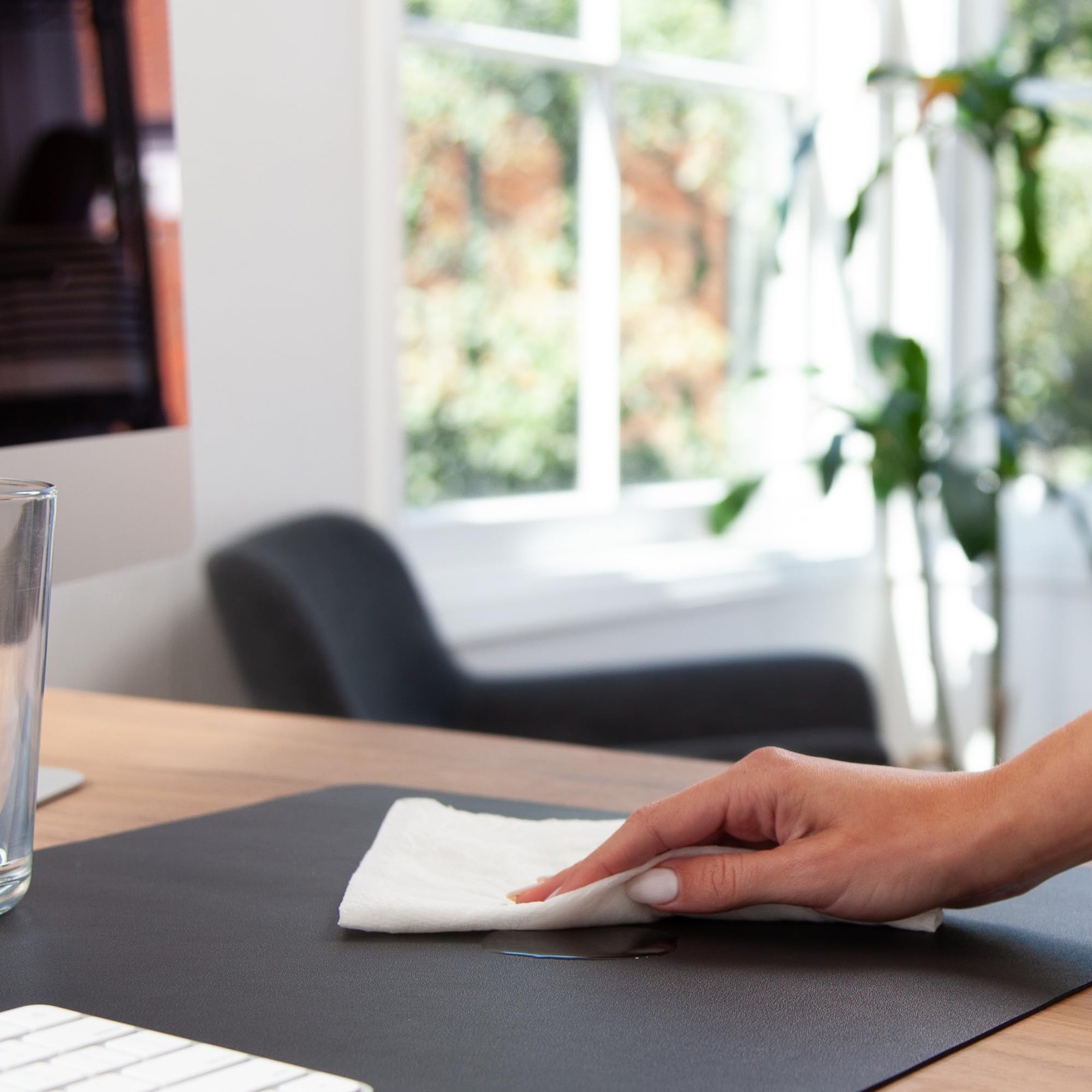 Desk Pad, Vegan Leather Desk Mat with Non-Slip Faux Suede Backing, Perfect De…