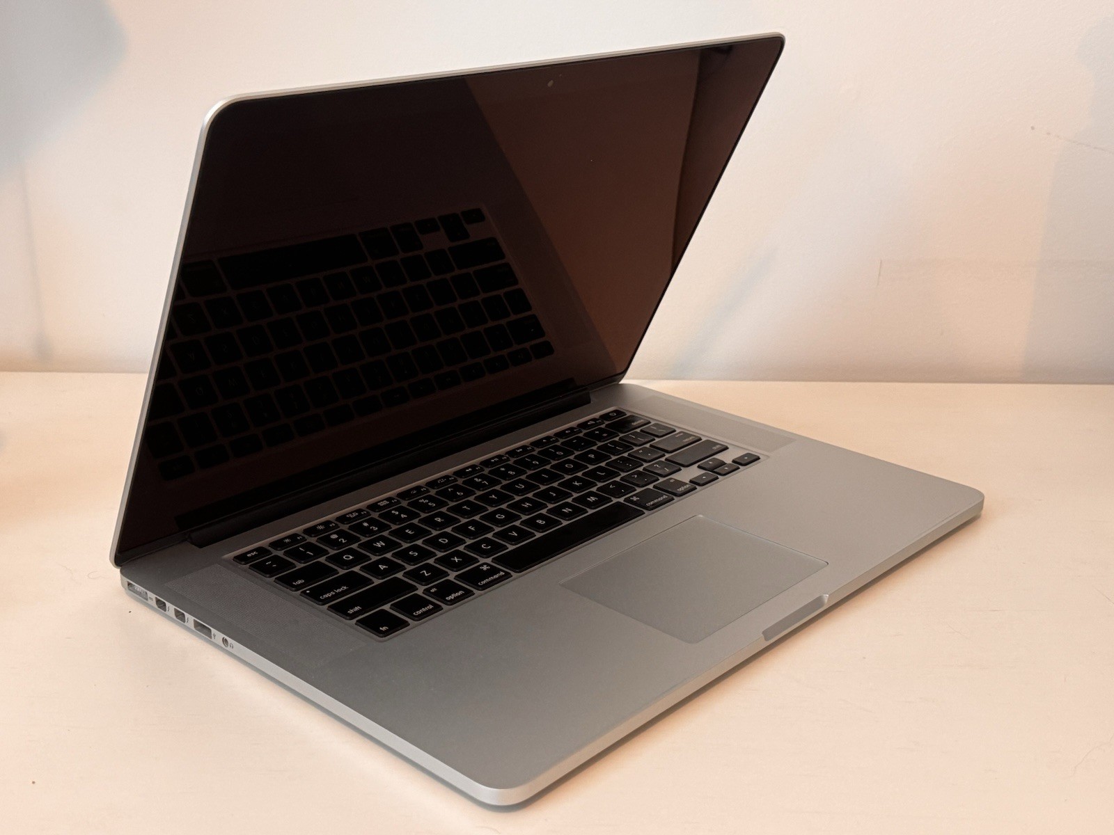 APPLE MACBOOK PRO 15 | 16GB | 256GB SSD | i7 3.4GHZ | RETINA |MONTEREY |WARRANTY