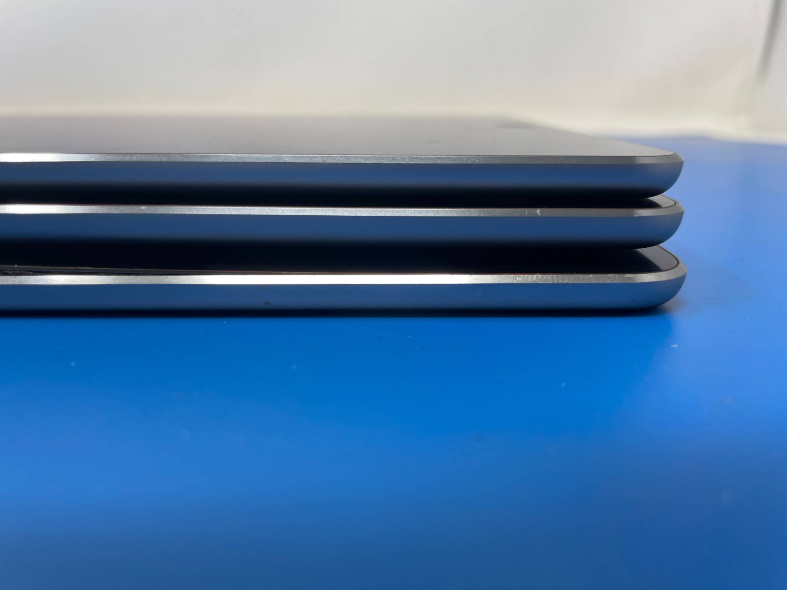 FOR REPAIR: 3 Apple iPad Air 2 Wi-Fi with 64GB storage A1566 MGKL2LL/A
