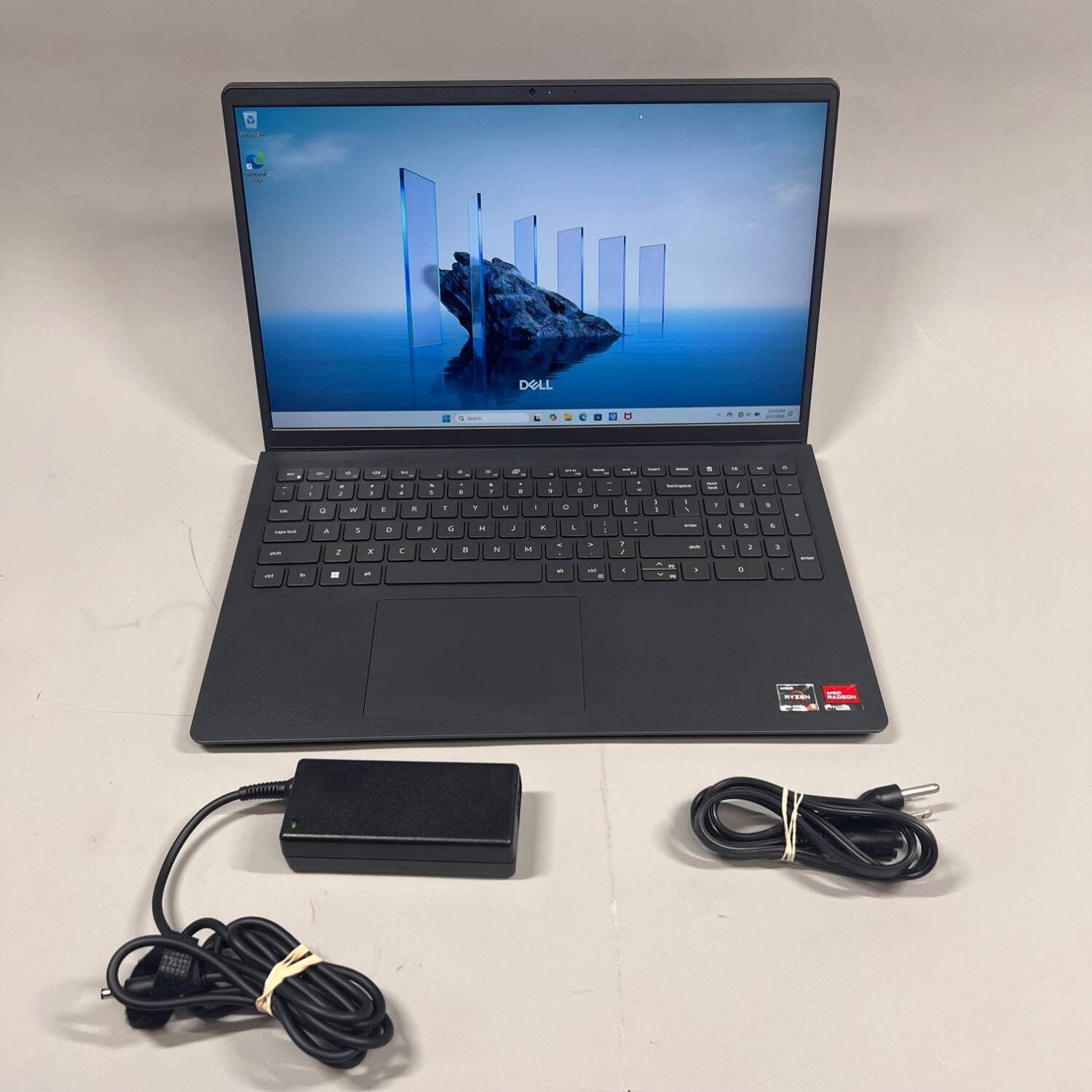 Dell Laptop DC15255 15.6″ Ryzen 5 7520U 2.80GHz 8GB RAM 512GB SSD