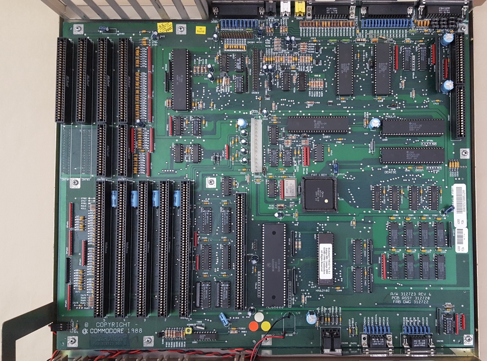 Commodore Amiga 2000 A2000 Desktop Computer rev6.3 1MB 8373 Denise – CA1064106