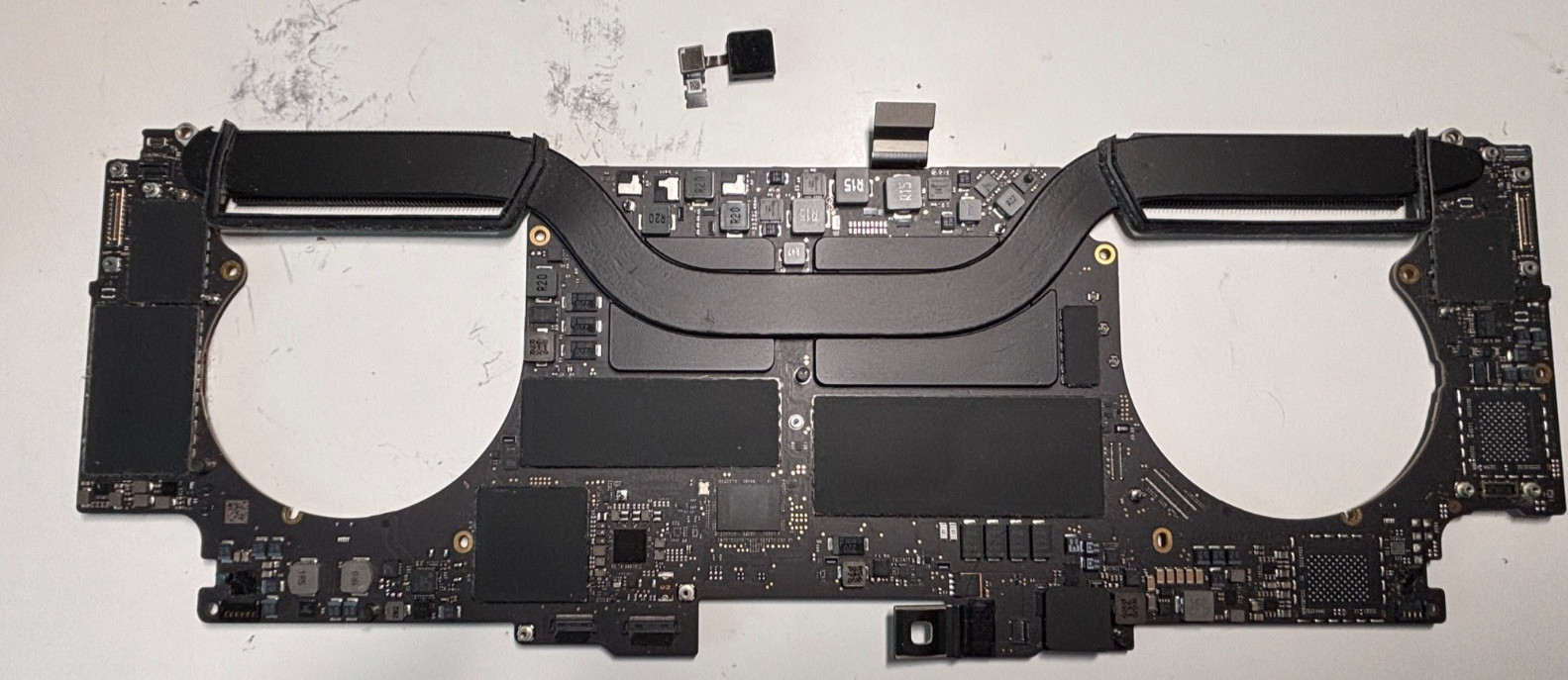 2019 Apple MacBook Pro 15″ Logic Board 2.9GHz i9 16GB 512GB A1990 w/ Touch ID