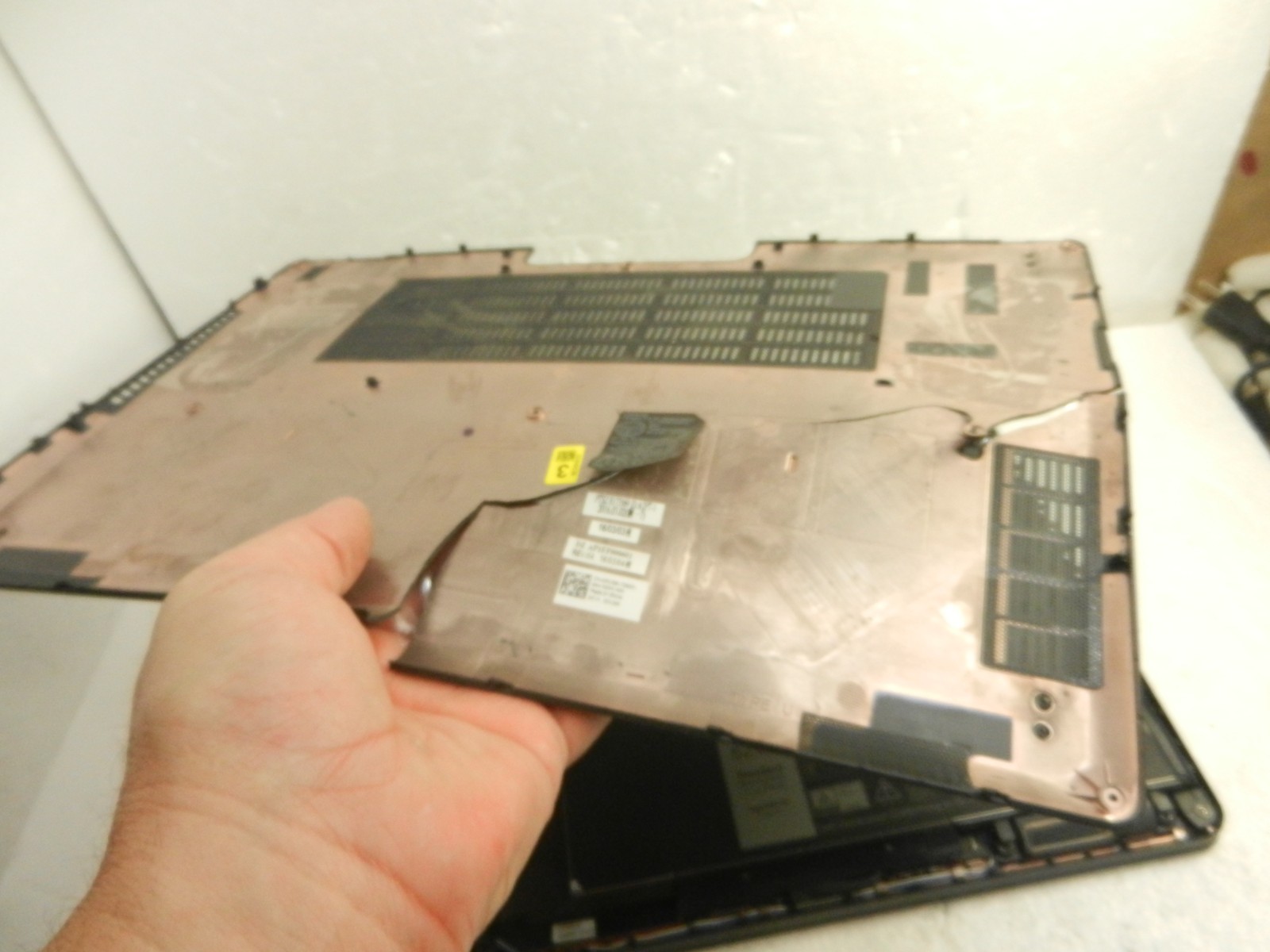 Dell Latitude E5570 Laptop CORE i5-6200U @ 2.40Ghz / NO Ram / NO SSD * READ ME *