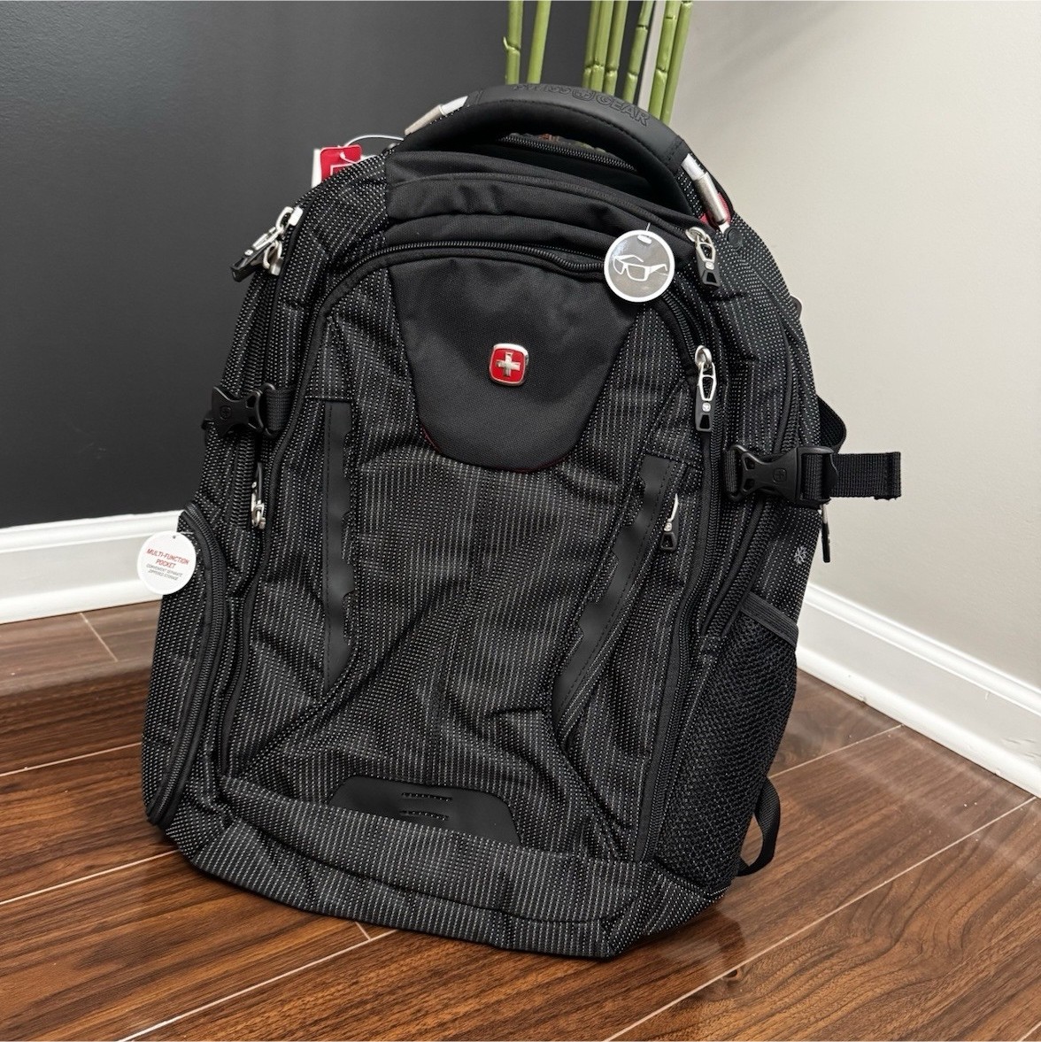 SwissGear SA1923 Black Polyester Laptop Backpack, 17 in, Padded, Solid