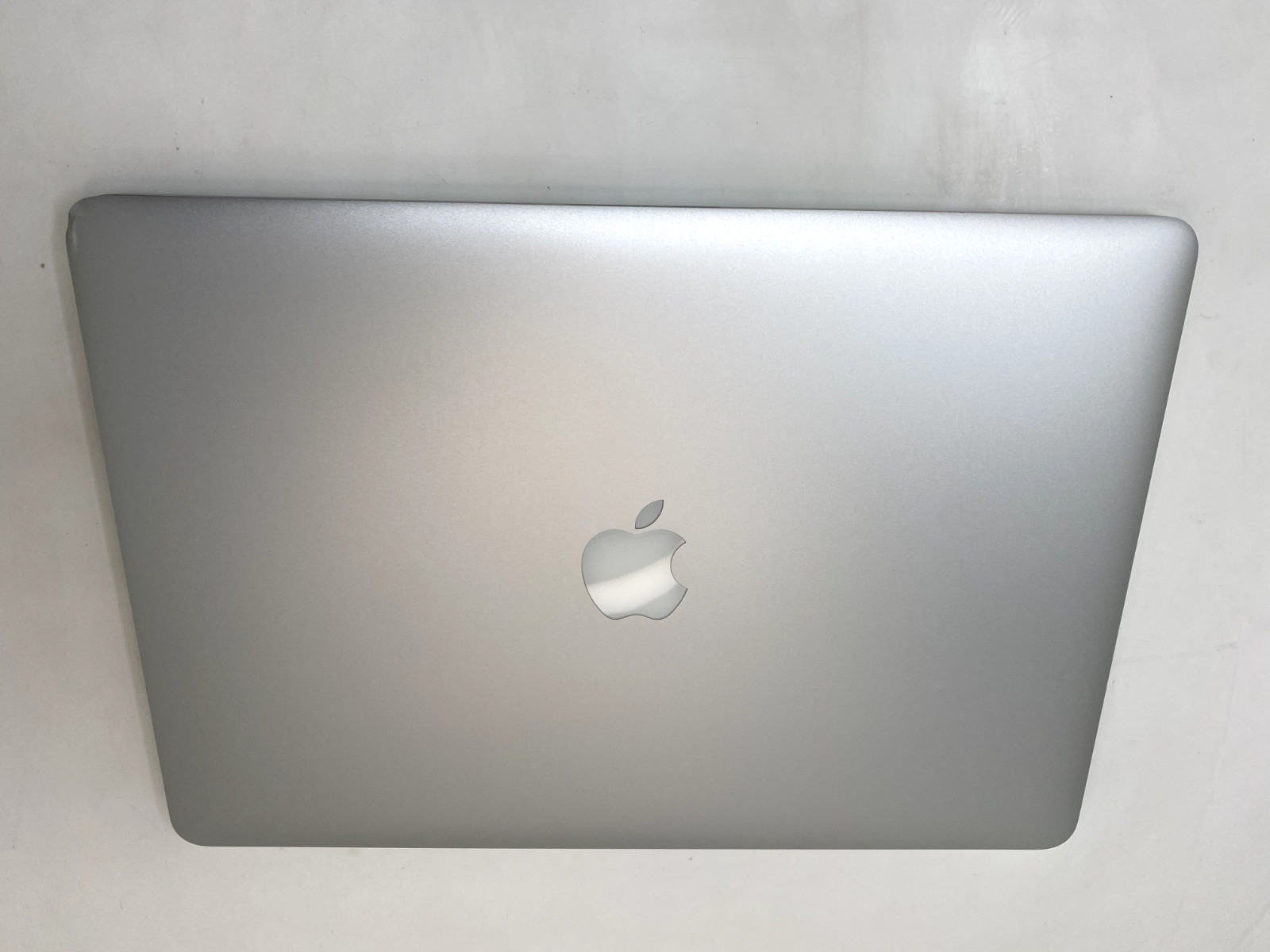 Apple MacBook Pro 2.5GHz 15-inch intel i7 2015 16GB RAM 128GB SSD DG M370X
