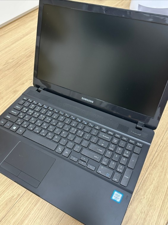 Used Samsung NT371B5L i5-6300HQ / 16GB RAM / 256GB SSD / 15.6″ / Win10 / Black