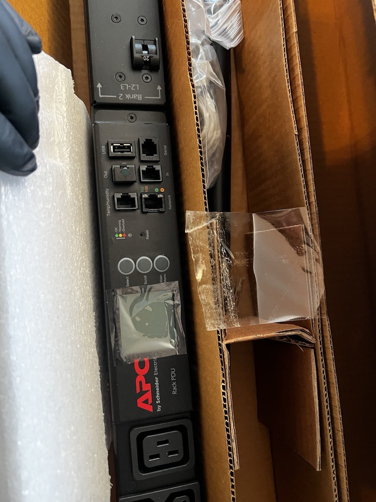 APC AP8868 Metered Rack PDU, 2G, 0U, 10.0kW, 208V, 36 C13 and 6 C19 Outlets
