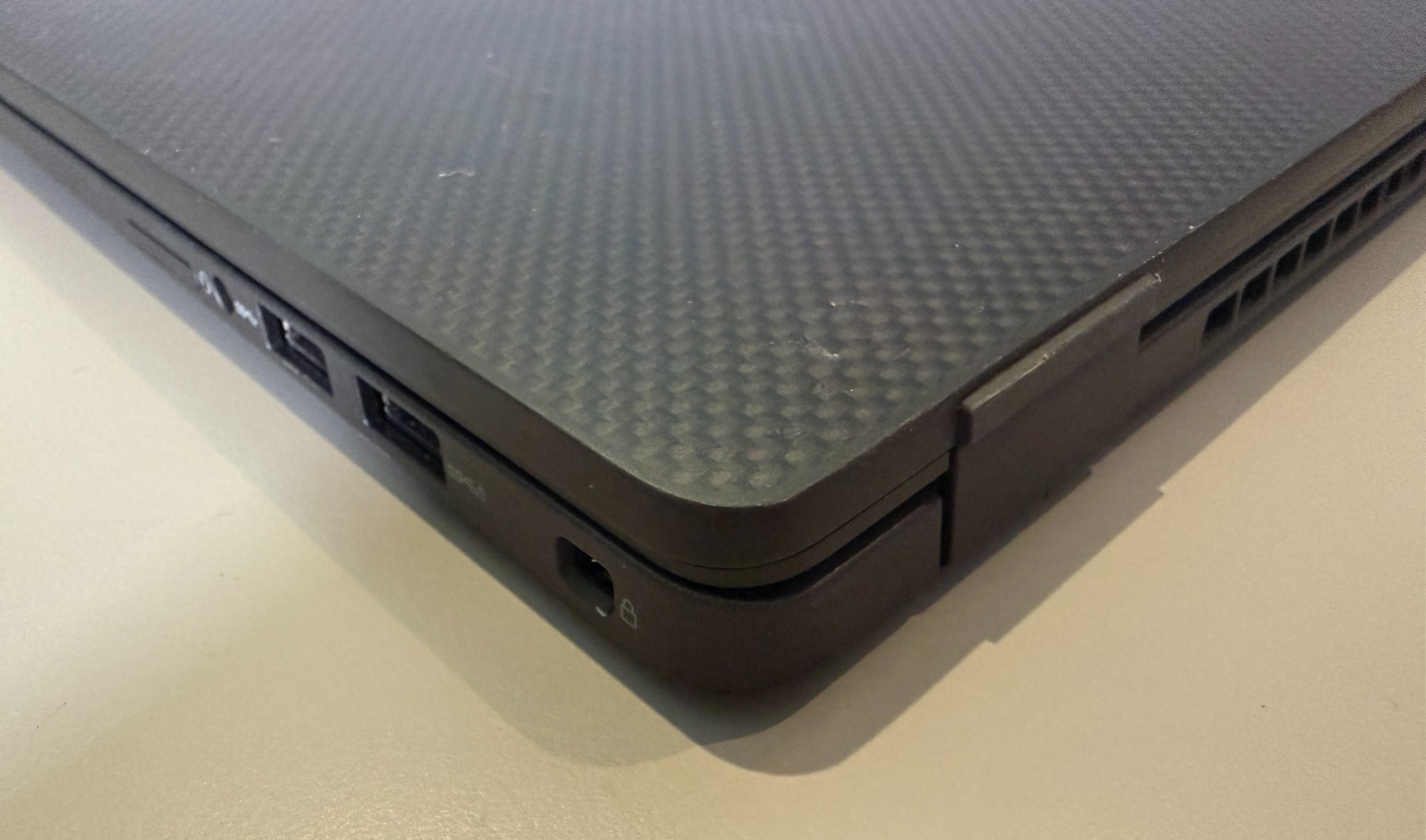 Dell Latitude 7410 14″FHD Core i5-10310U @ 1.70GHz 16GB RAM 256GB SSD W 11 Home