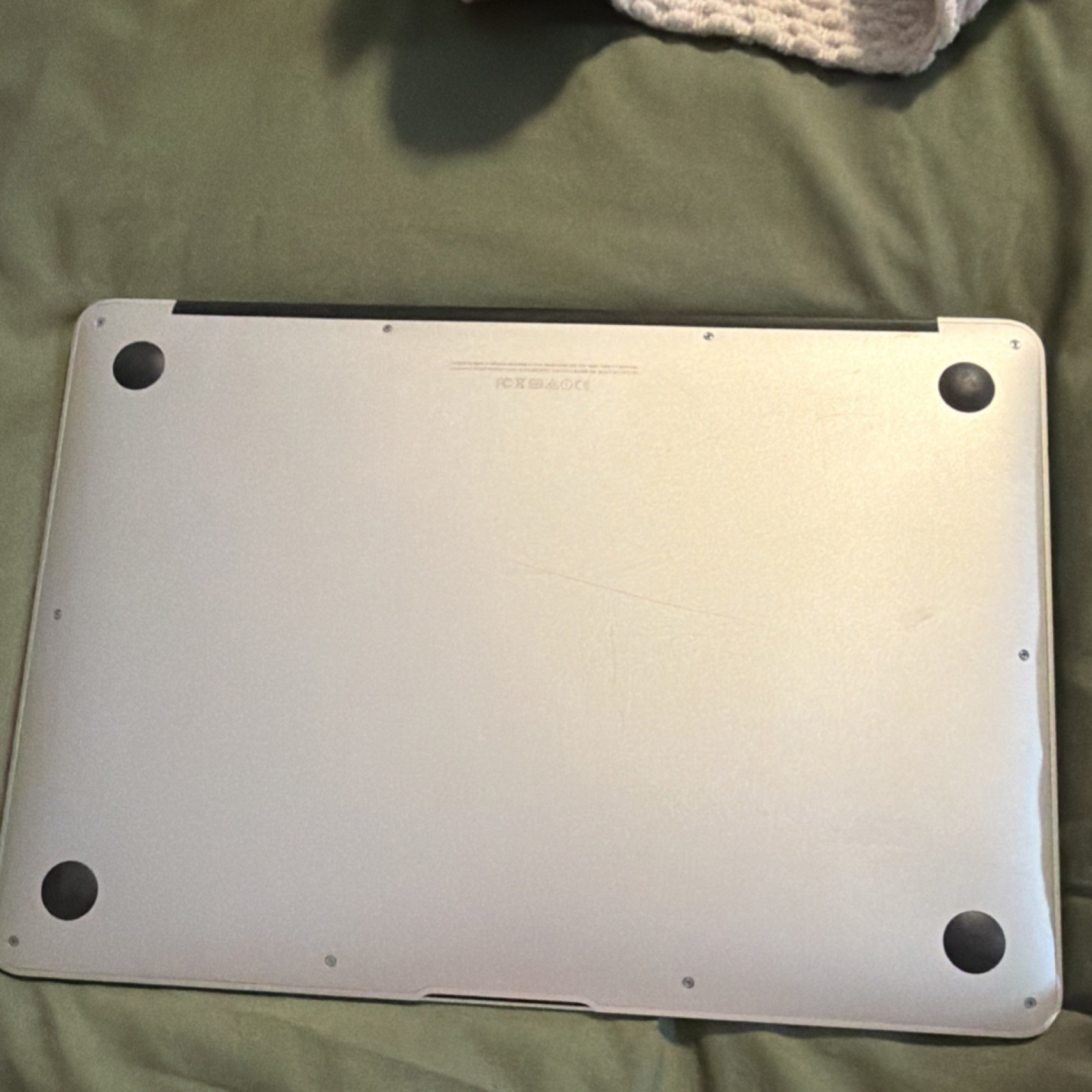 Apple MacBook Air 13-Inch Laptop Silver Wi-Fi Bluetooth Built-in Webcam