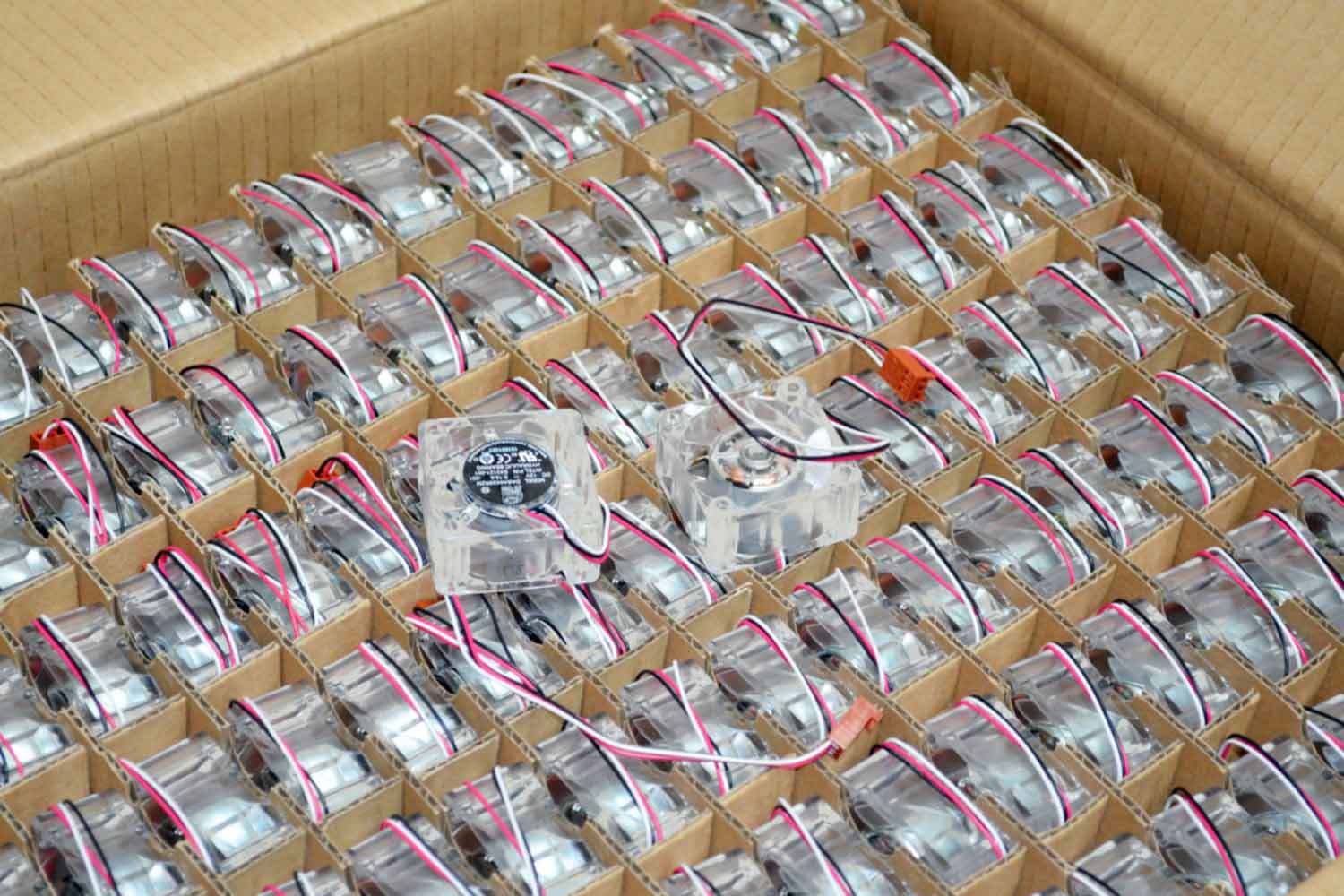 AVC 40mm Crystal 40x40x20mm DC12V 3Pin Blue LED Transparent Brushless Fan