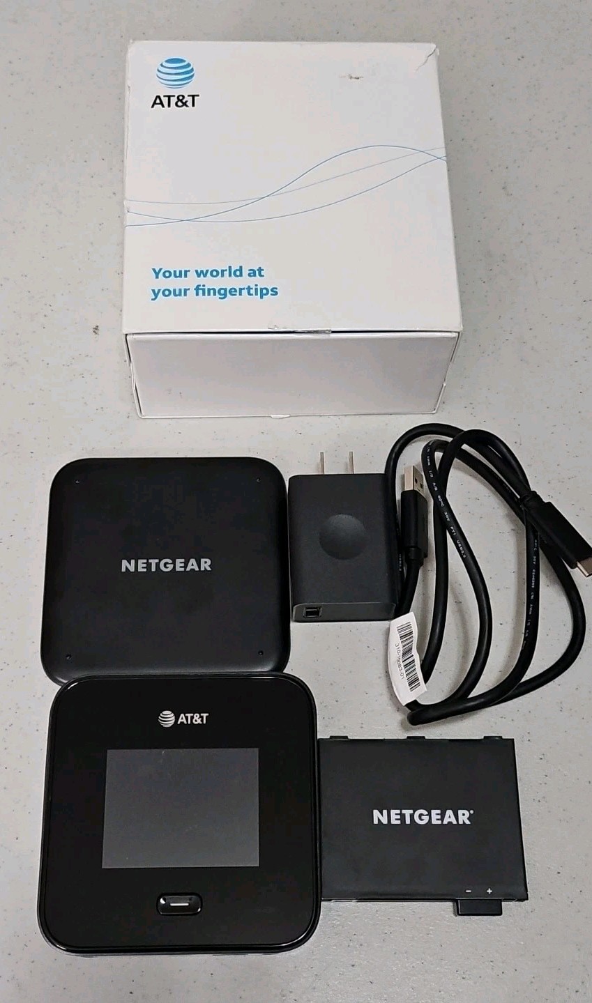 NETGEAR Nighthawk M7 Pro MR7400 AT&T 5G Wi-Fi 7 Mobile Hotspot Router