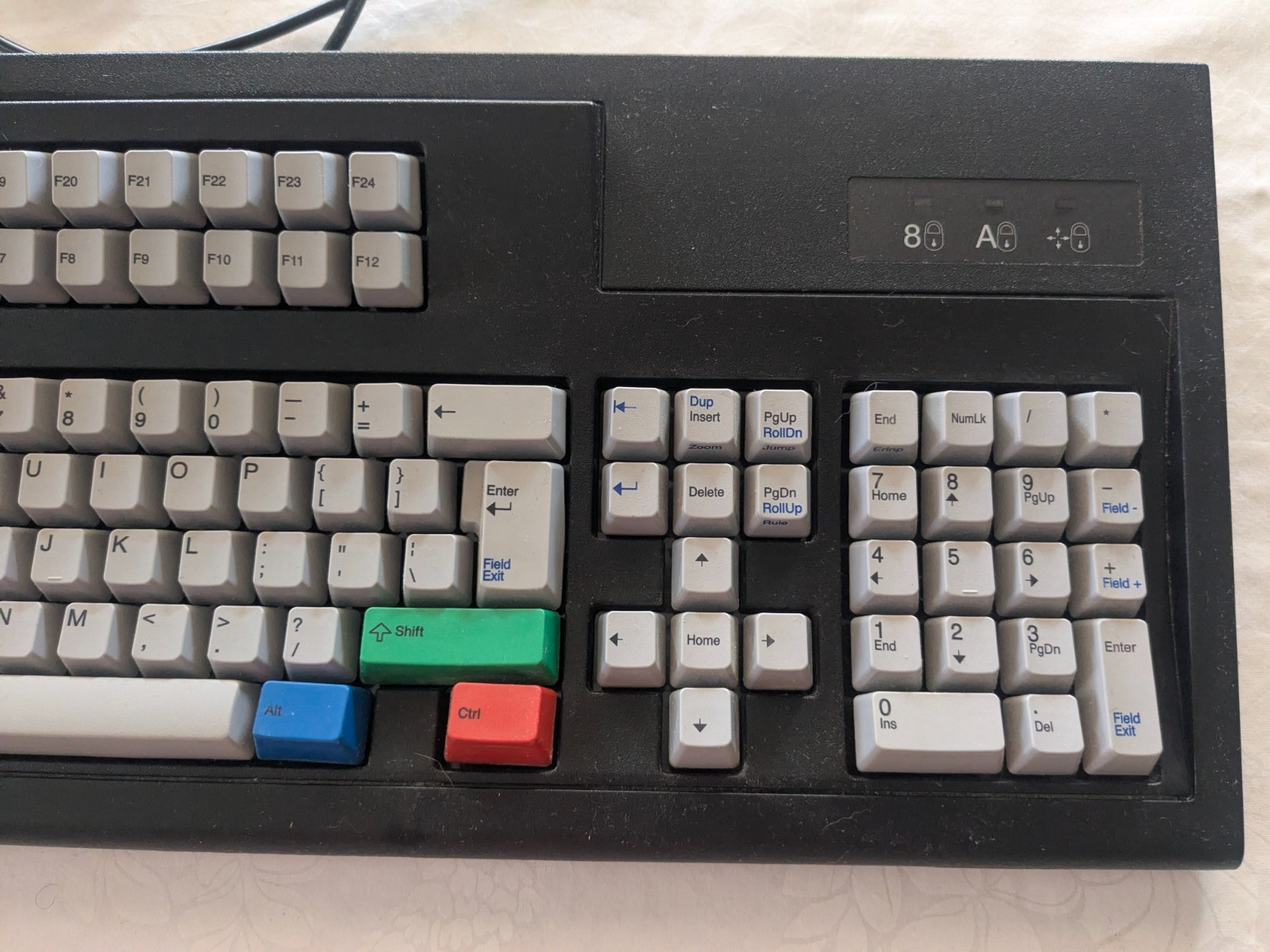 Unicomp Model M 122 UB40B5A Buckling Spring Keyboard