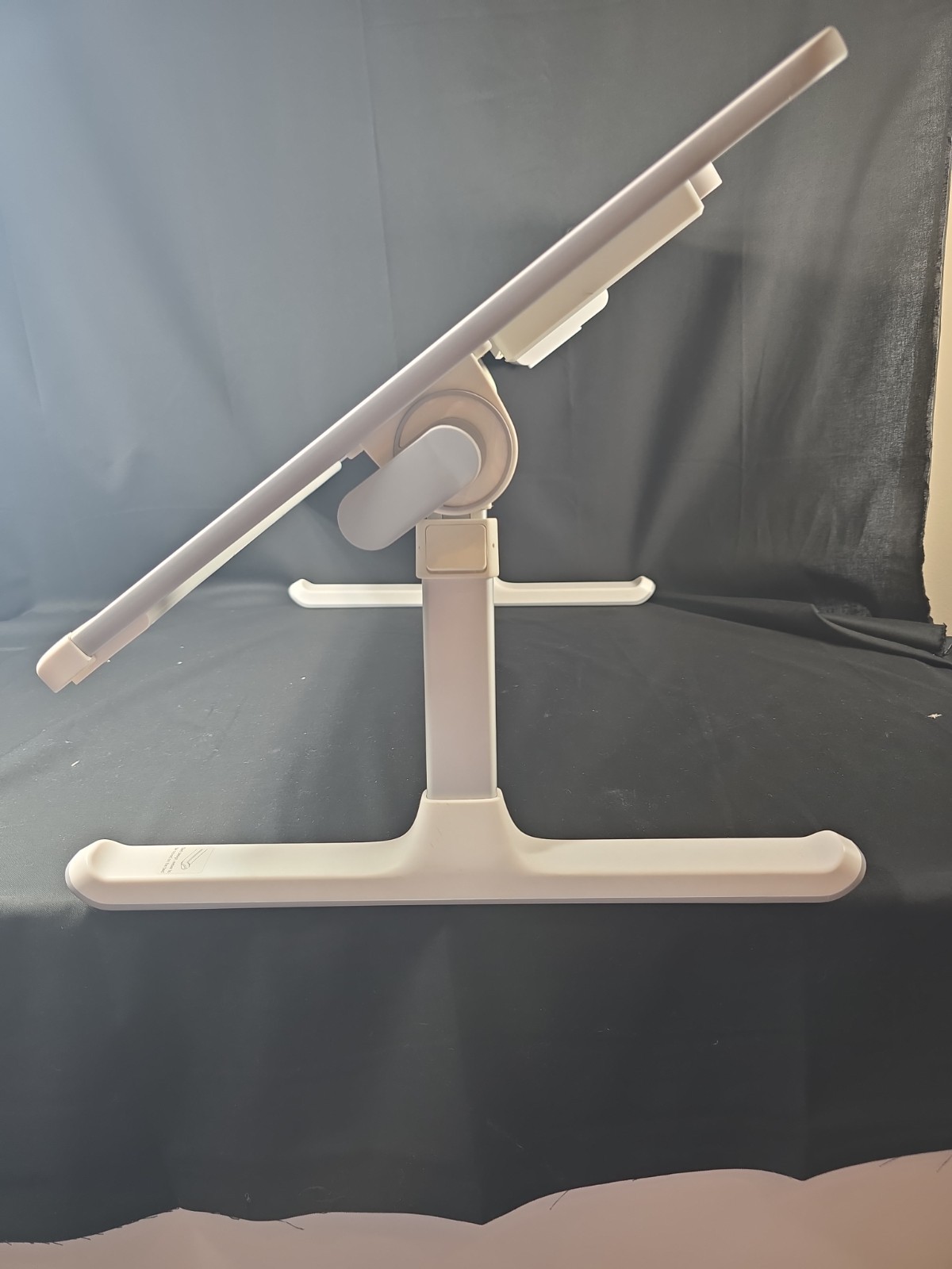 SAIJI Laptop Bed Tray Desk, Adjustable PVC Leather Computer Bed Table