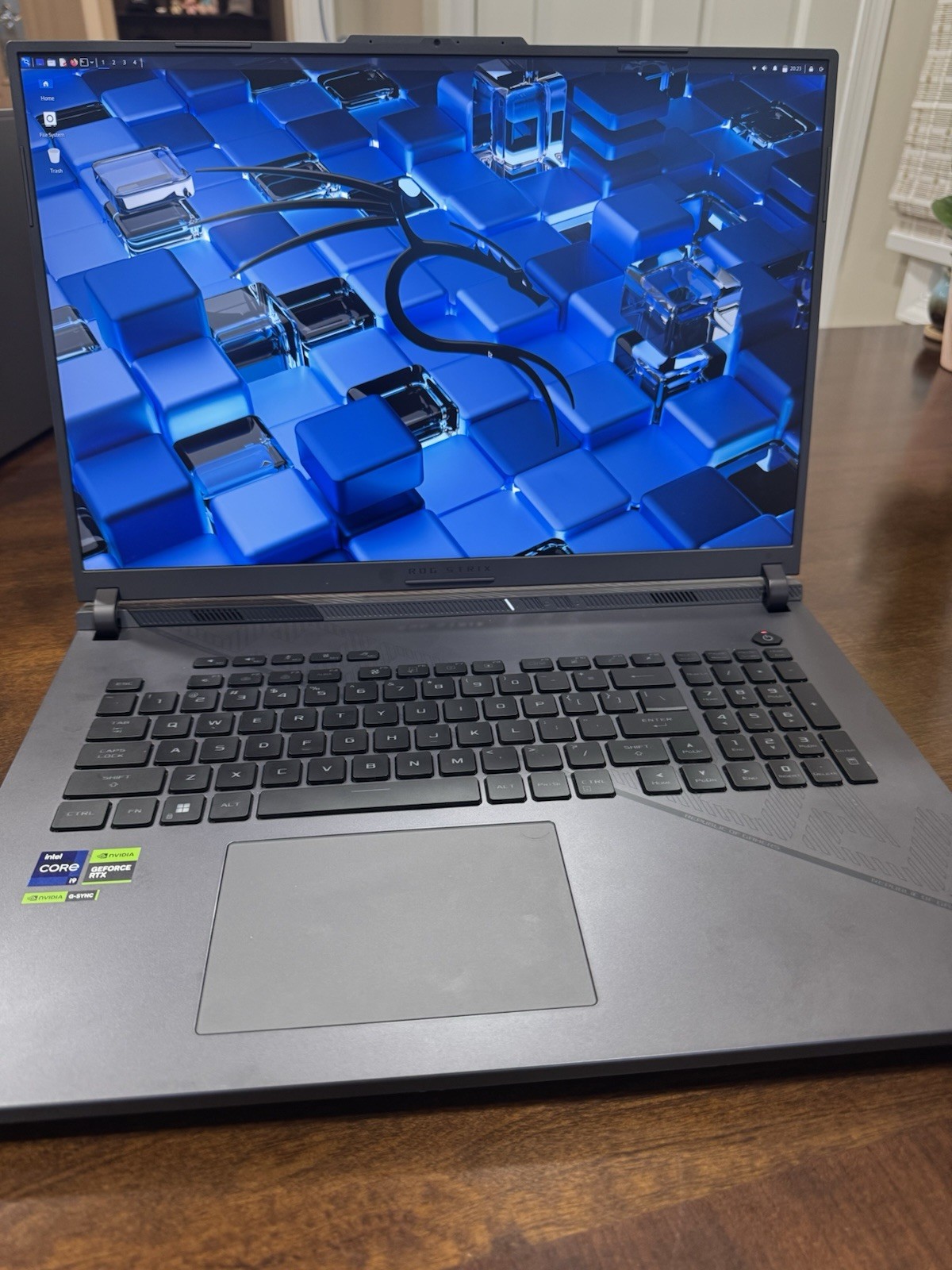 asus rog strix g18 g814 i9-14900hx 32gb ddr5 512gb nvme (has a problem)