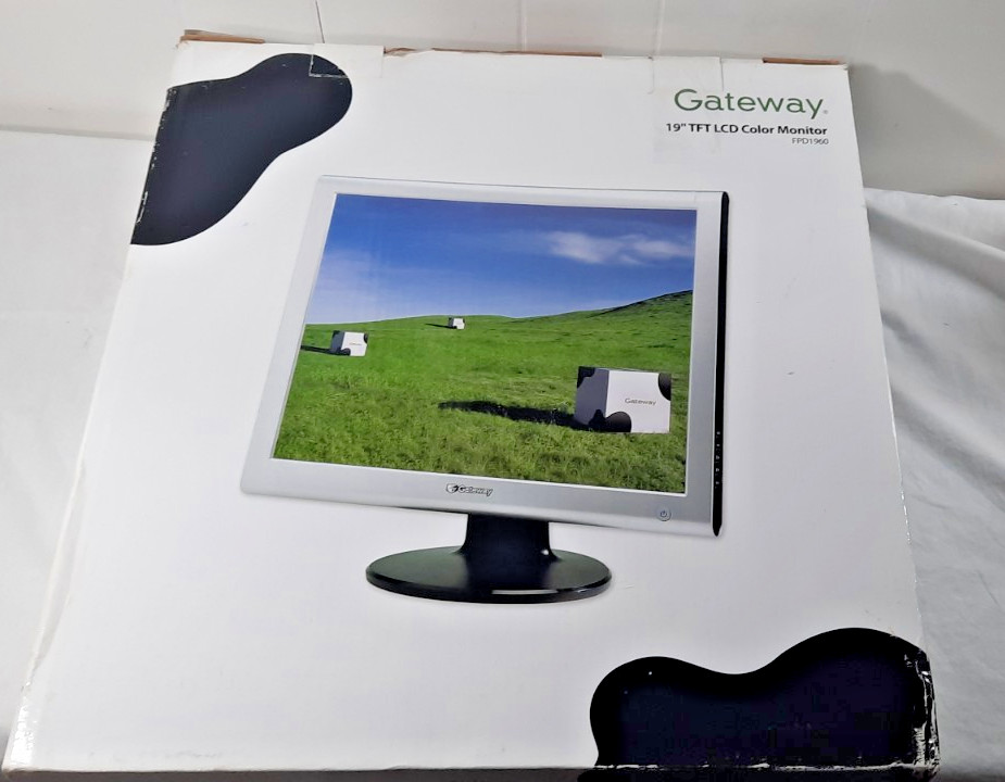 Gateway FPD1960 19″ TFT LCD Color Monitor in original box
