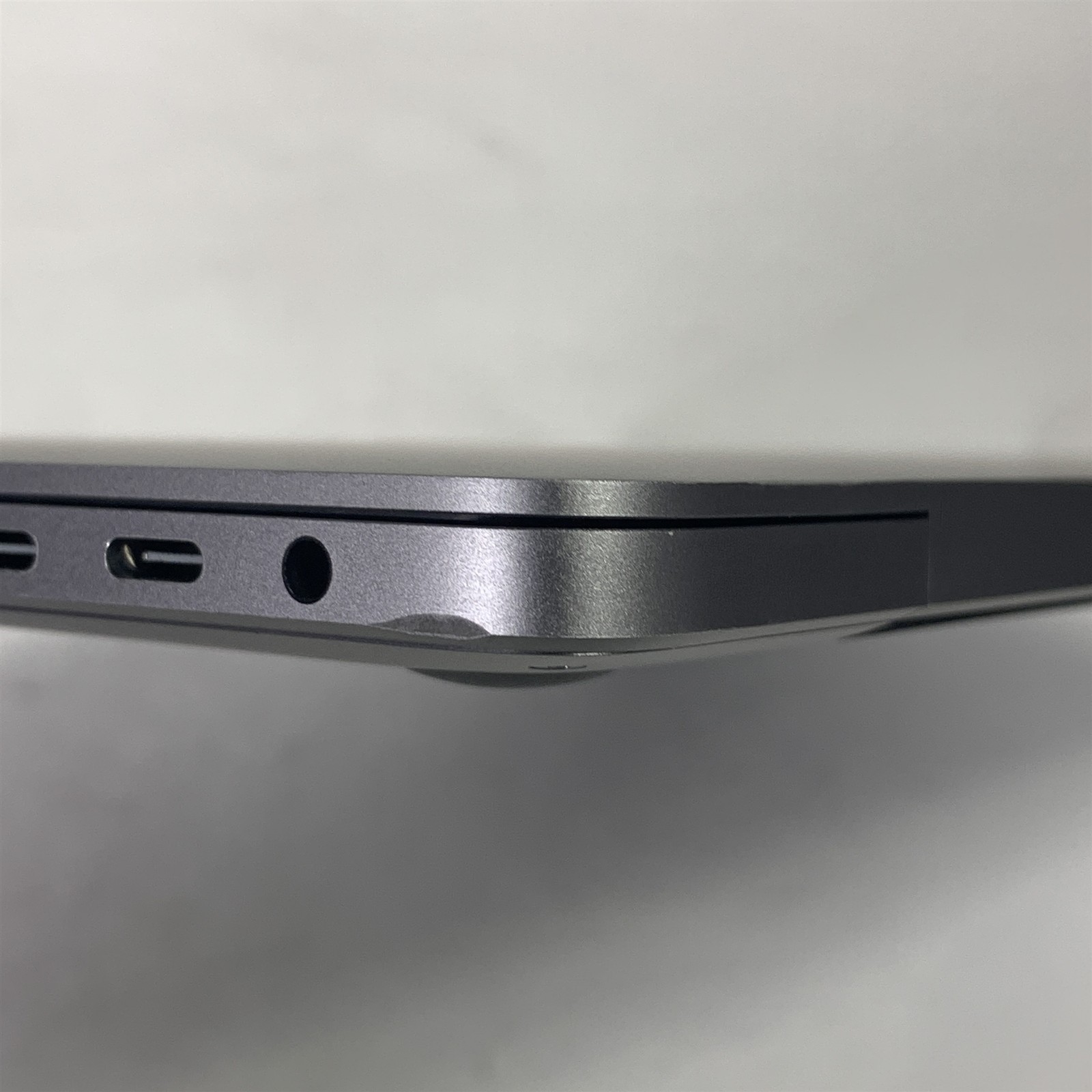 Apple MacBook Pro A2141 (2019) 16″ Laptop Core i9-9980HK 2.3GHz 16GB – 500GB SSD