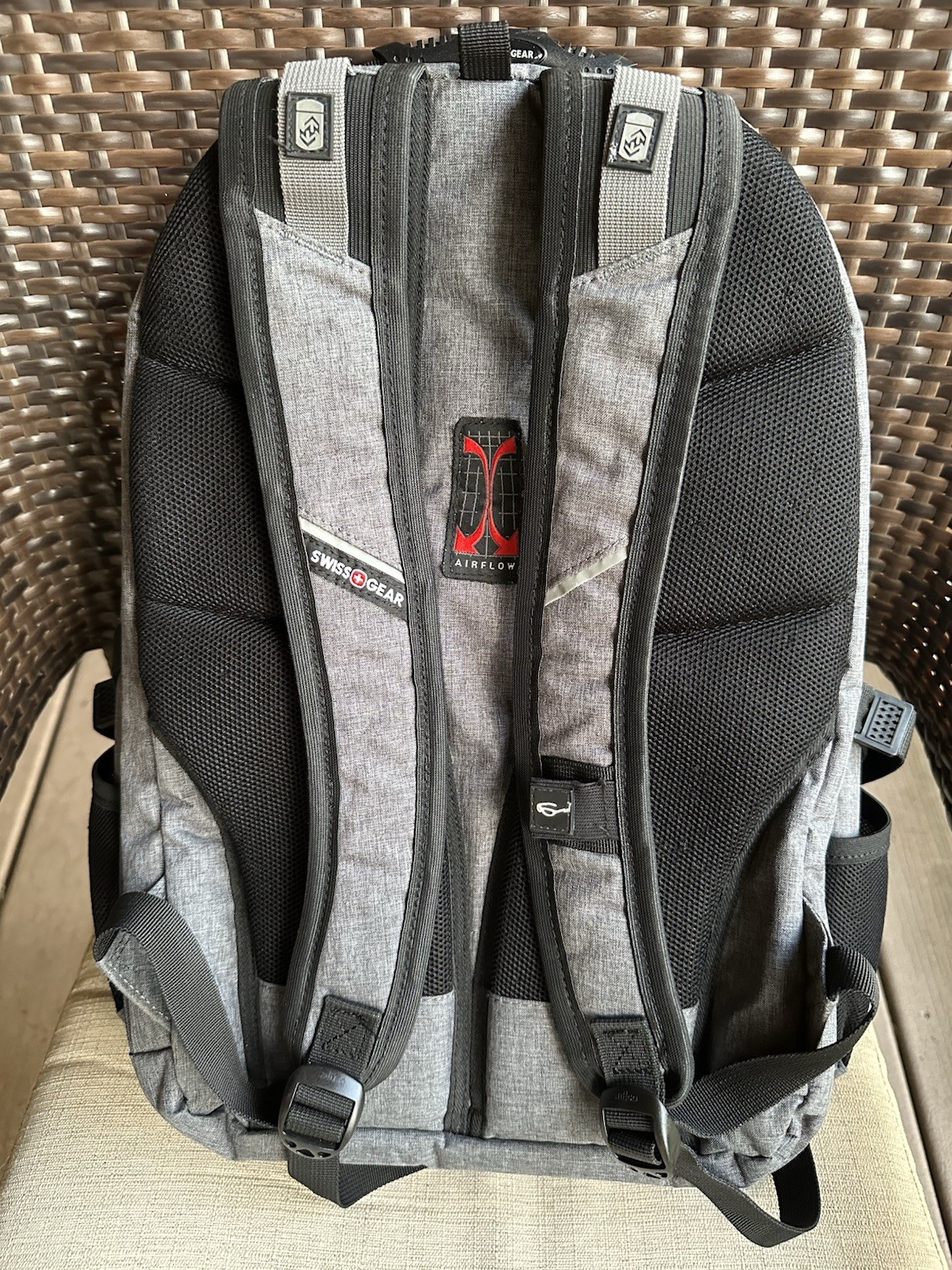SwissGear 1900 Scansmart TSA Friendly 17 Inch Laptop Backpack – Gray/Heather