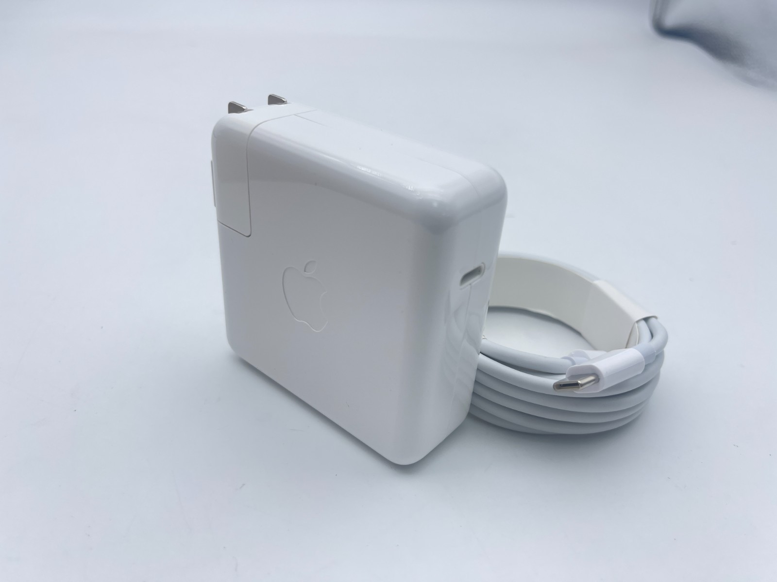 Genuine OEM 61W USB-C Apple Power Adapter Charger MacBook/Air/Pro13 14 15 16 US