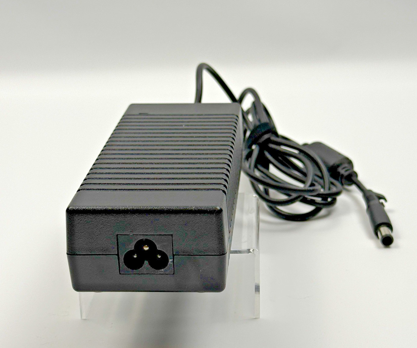 HP Laptop Adapter 135W 19.0V 7.1A AC 397747-001 397803-001 HSTNN-LA01