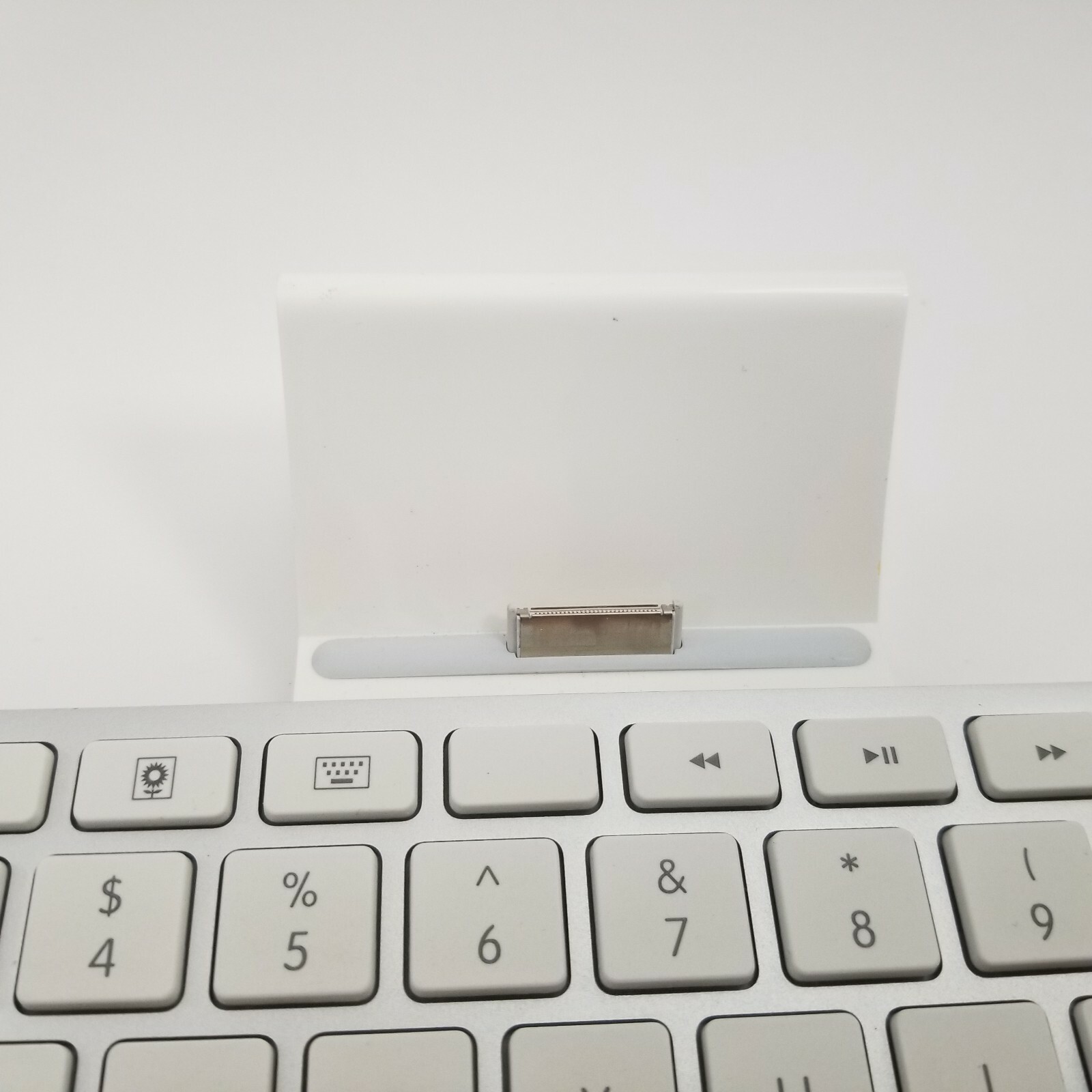 Apple A1359 Keyboard Dock Stand For iPad, iPod & iPhone