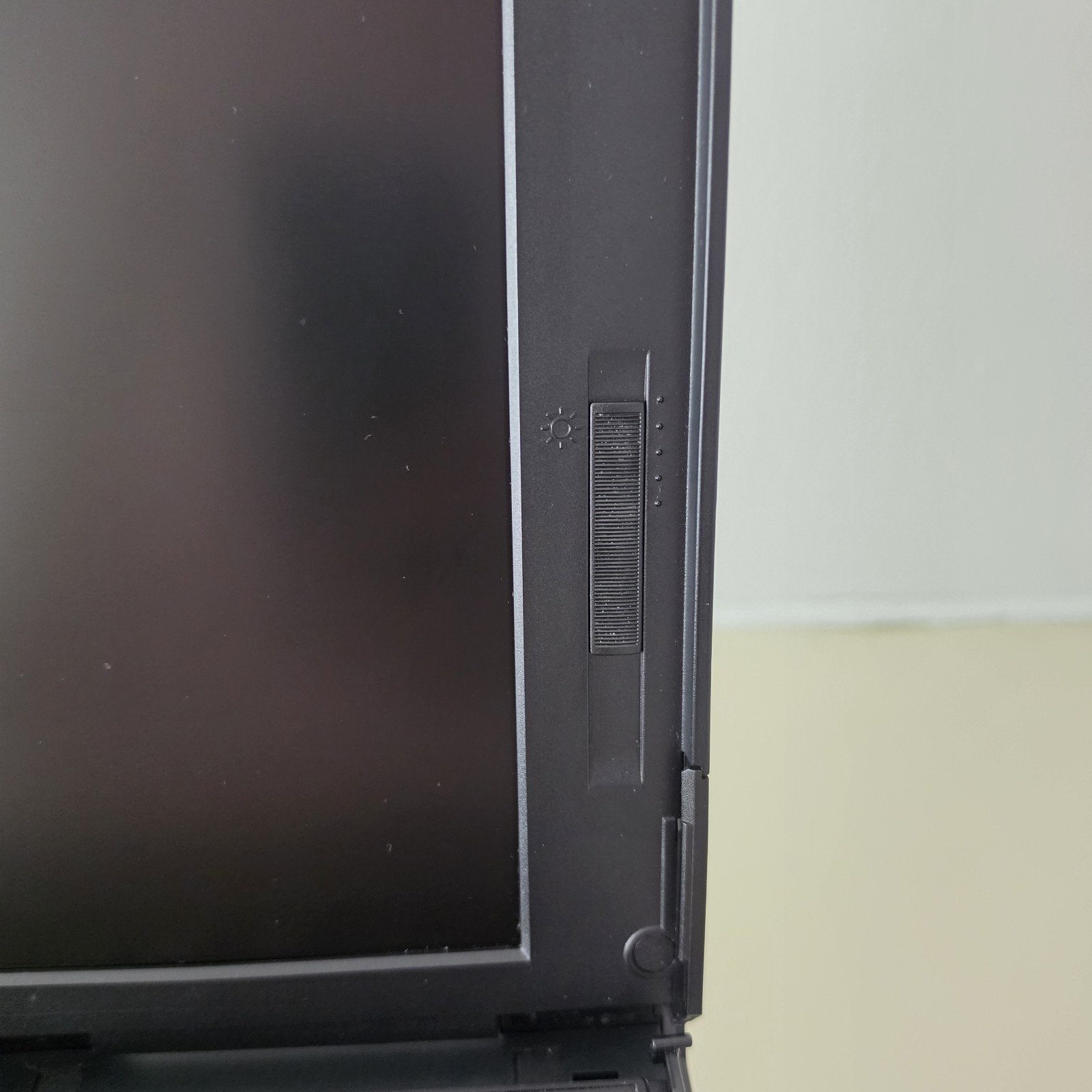 RARE Vintage 12.1″ IBM ThinkPad 760E Laptop – Intel Pentium 72MB RAM 1.33GB HDD