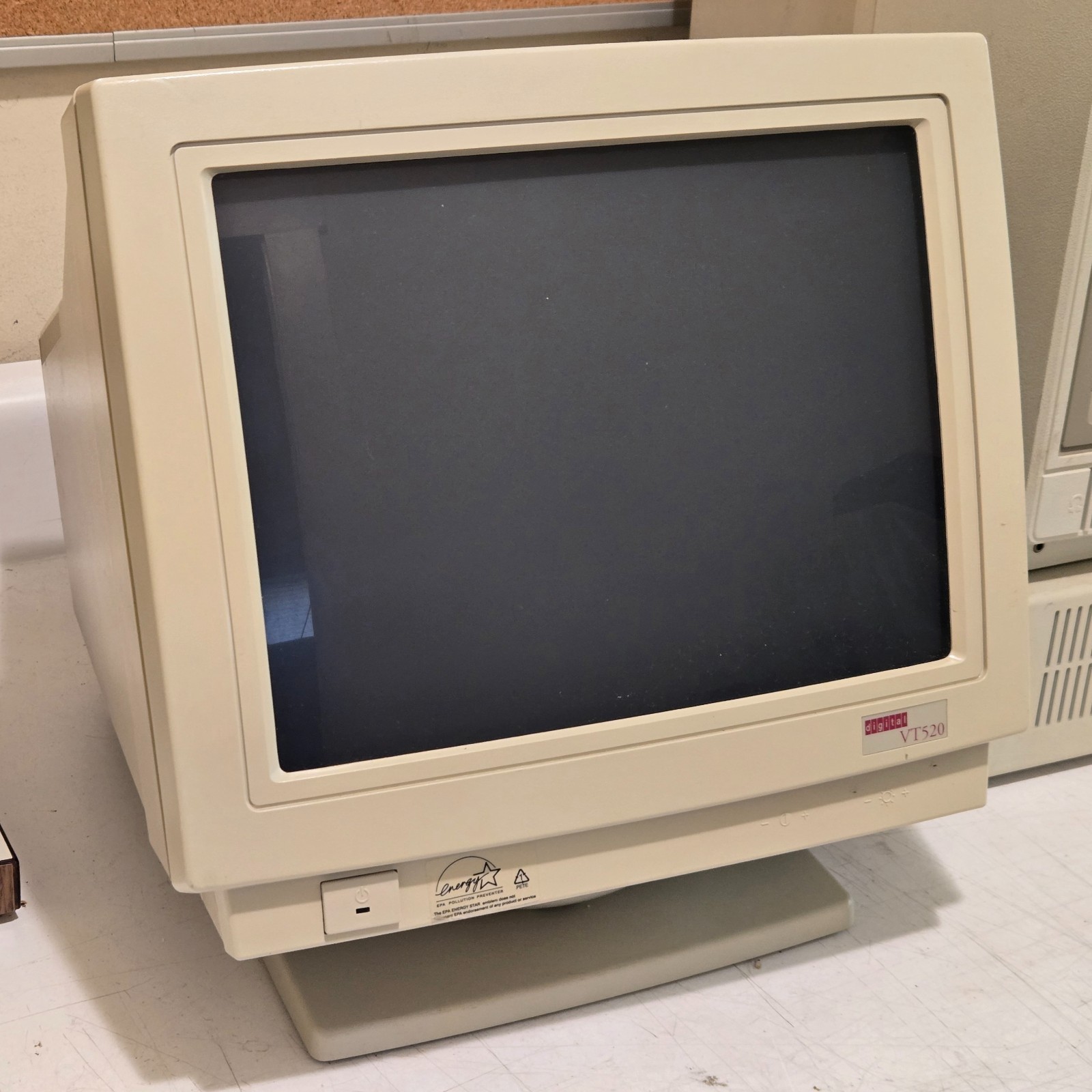 DEC Digital VT520-A4 multi-session terminal – POWER & CHIME, NOTHING ON SCREEN
