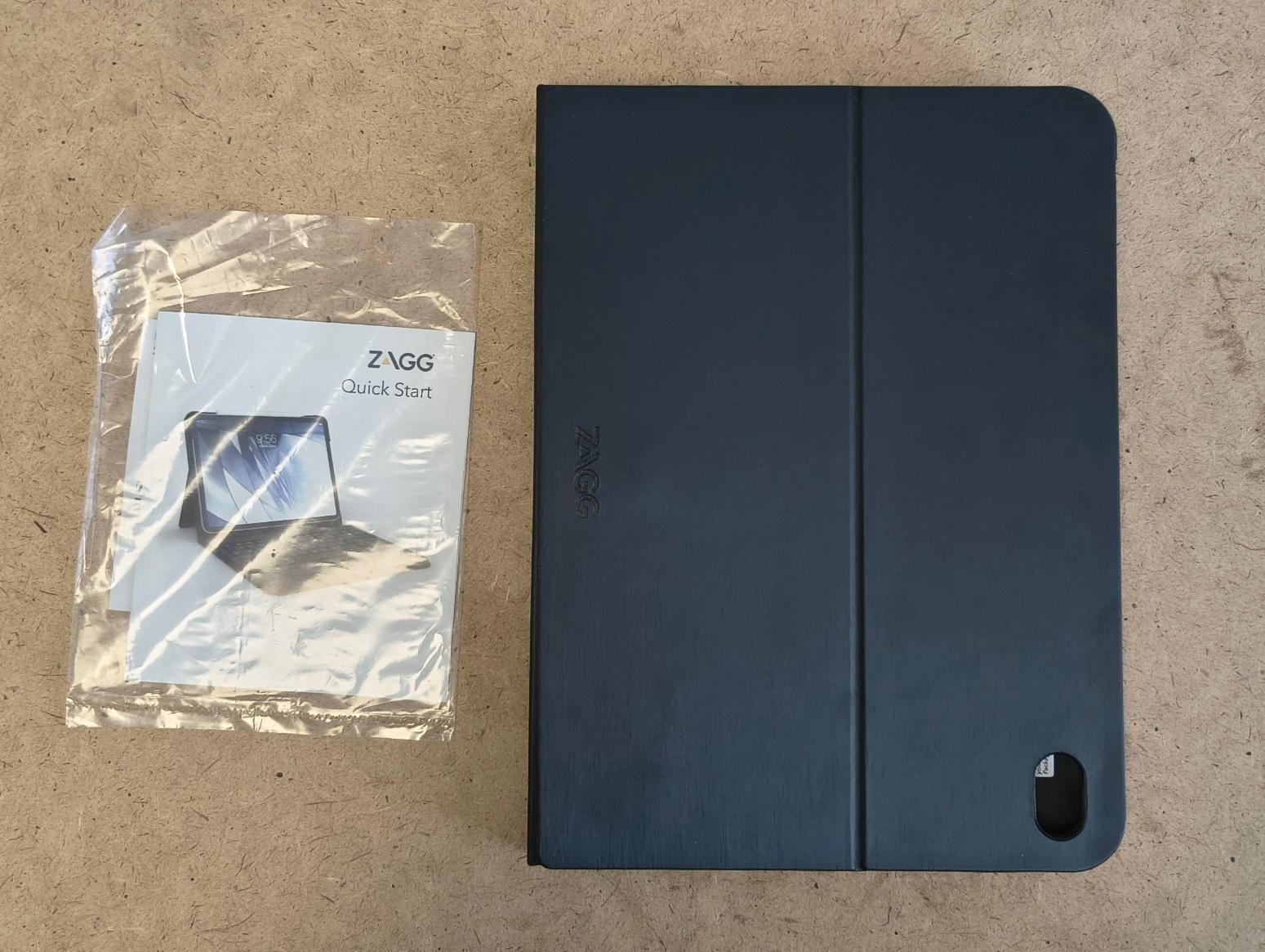 NEW ZAGG Messenger Folio Tablet Keyboard Case for 11″ iPad Pro US English