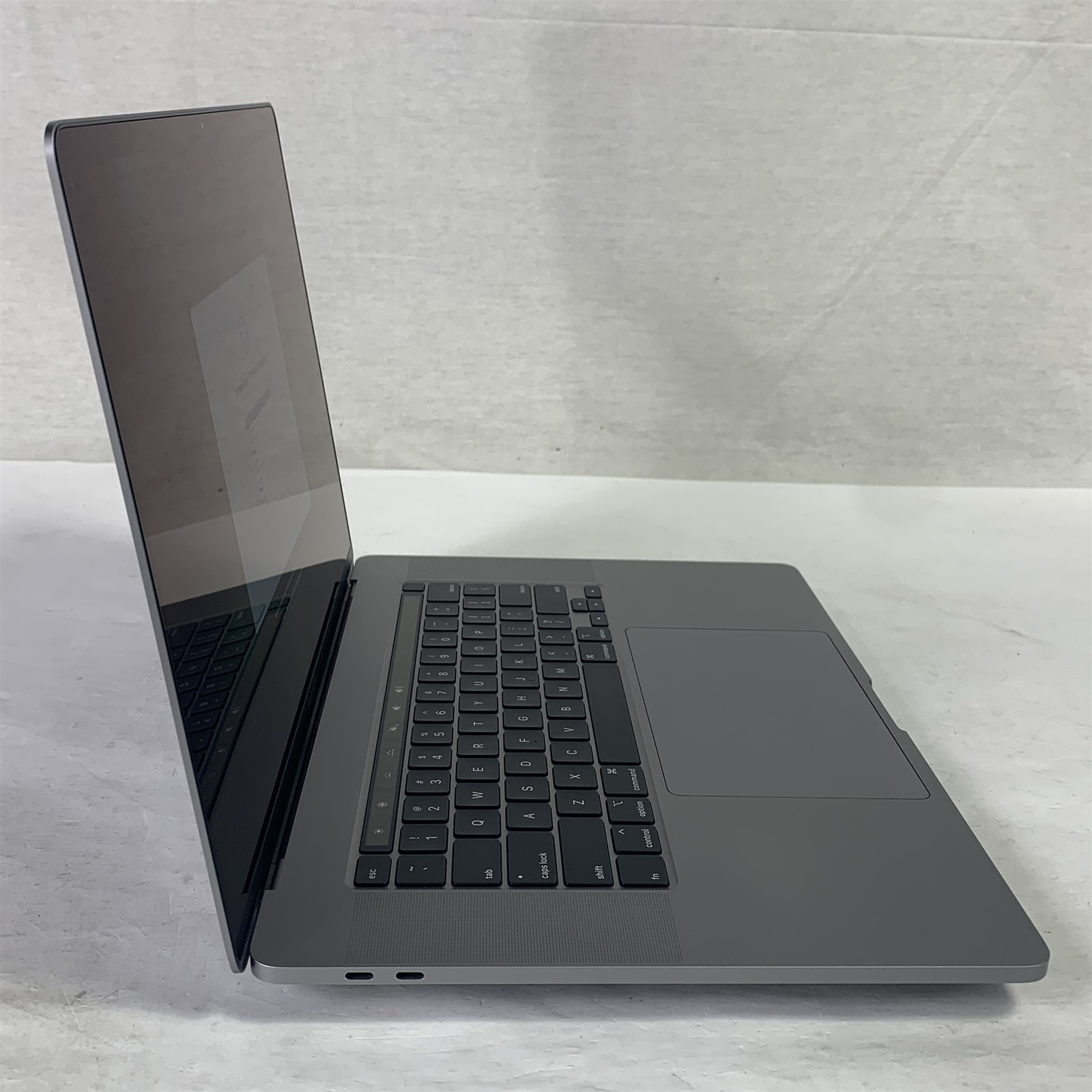 Apple MacBook Pro A2141 (2019) 16″ Laptop Core i9-9980HK 2.3GHz 16GB – 500GB SSD