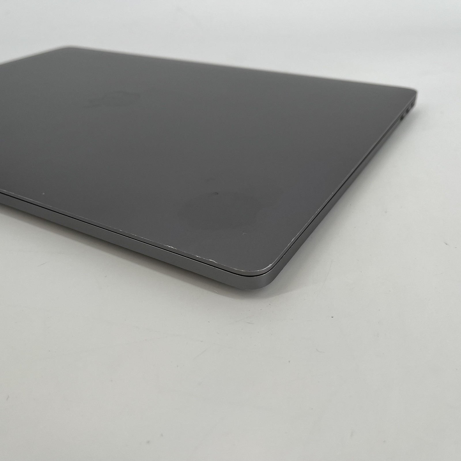 MacBook Pro 16 Touch Bar Gray 2019 2.4 GHz i9 64GB 1TB SSD Radeon Pro 5500M 8GB